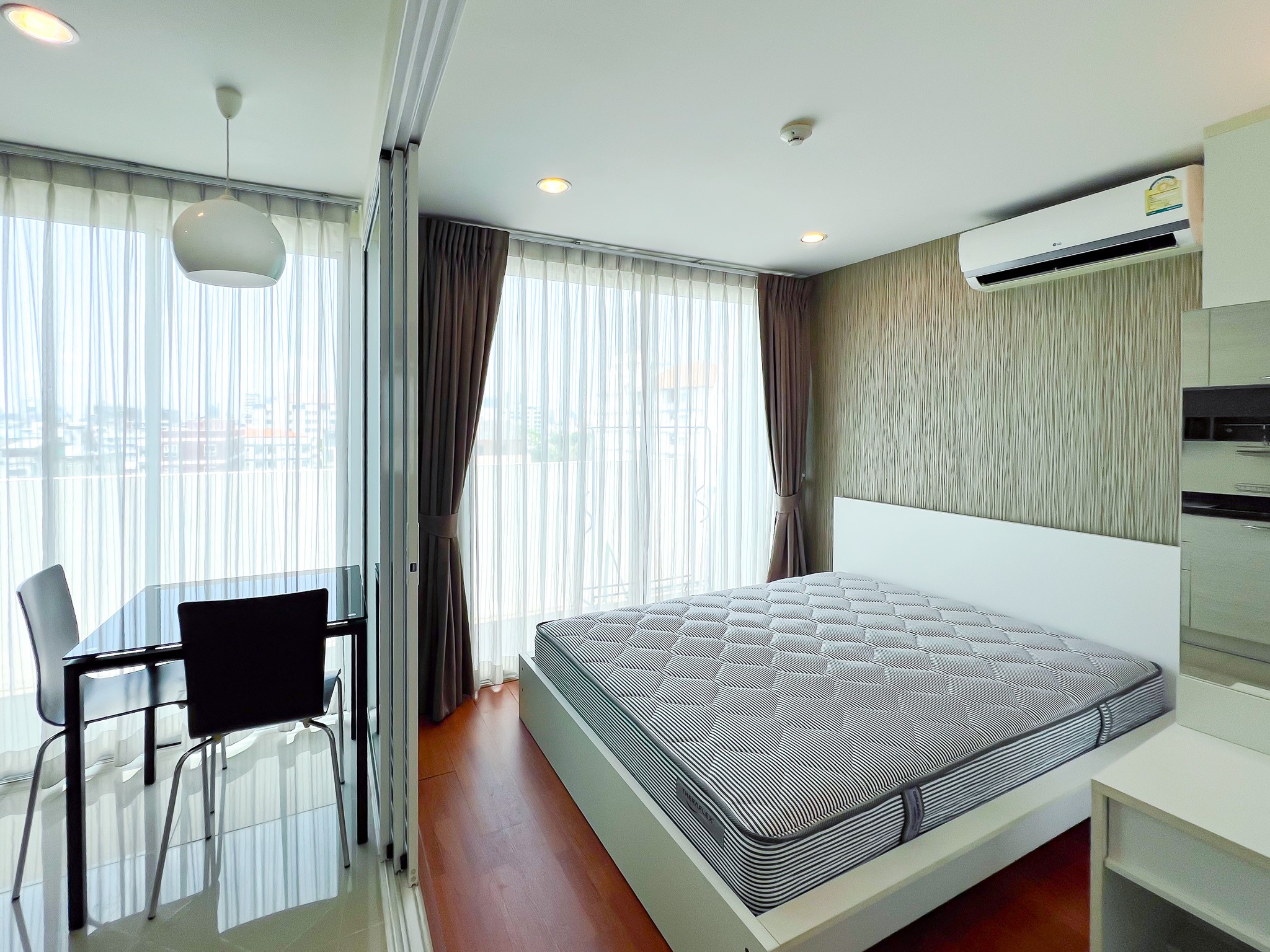 For RentCondoRatchadapisek, Huaikwang, Suttisan : For rent: KES Ratchada Condo near MRT Rama 9, 12,000 THB/month, 31.65 sq.m., 7th floor, fully furnished & move-in ready. Convenient location near Central Rama 9, Fortune Town & Esplanade