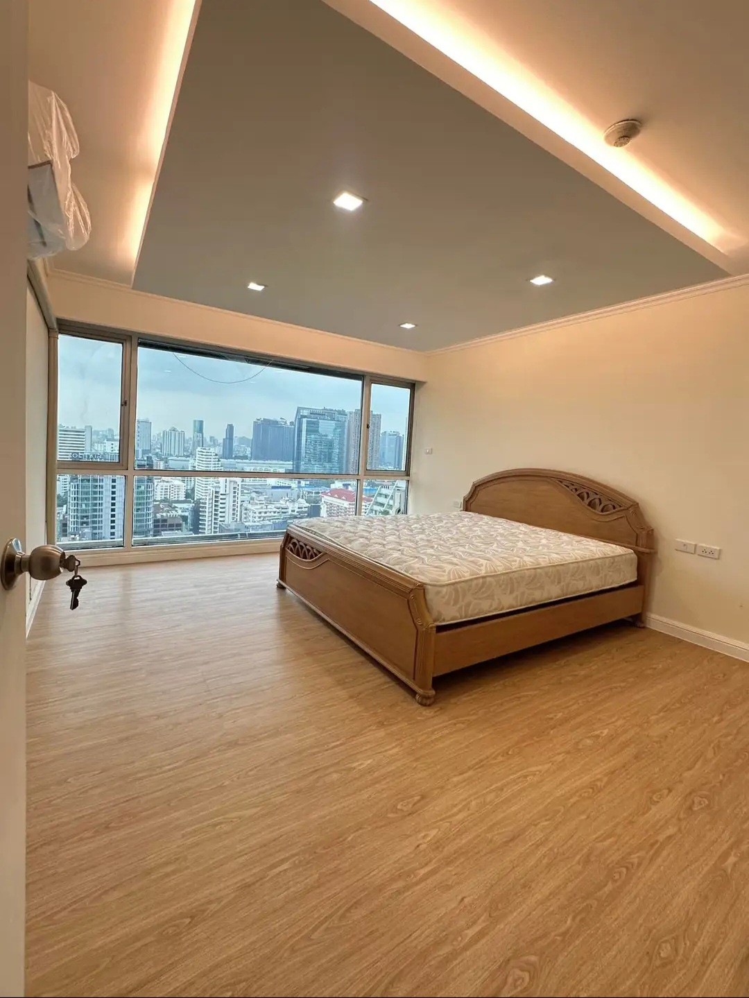 For SaleCondoNana, North Nana,Sukhumvit13, Soi Nana : 📌 Urgent sale, Sukhumvit SUITE 2 Bedroom condo, arrange all furniture In the heart of Sookuwit Ready