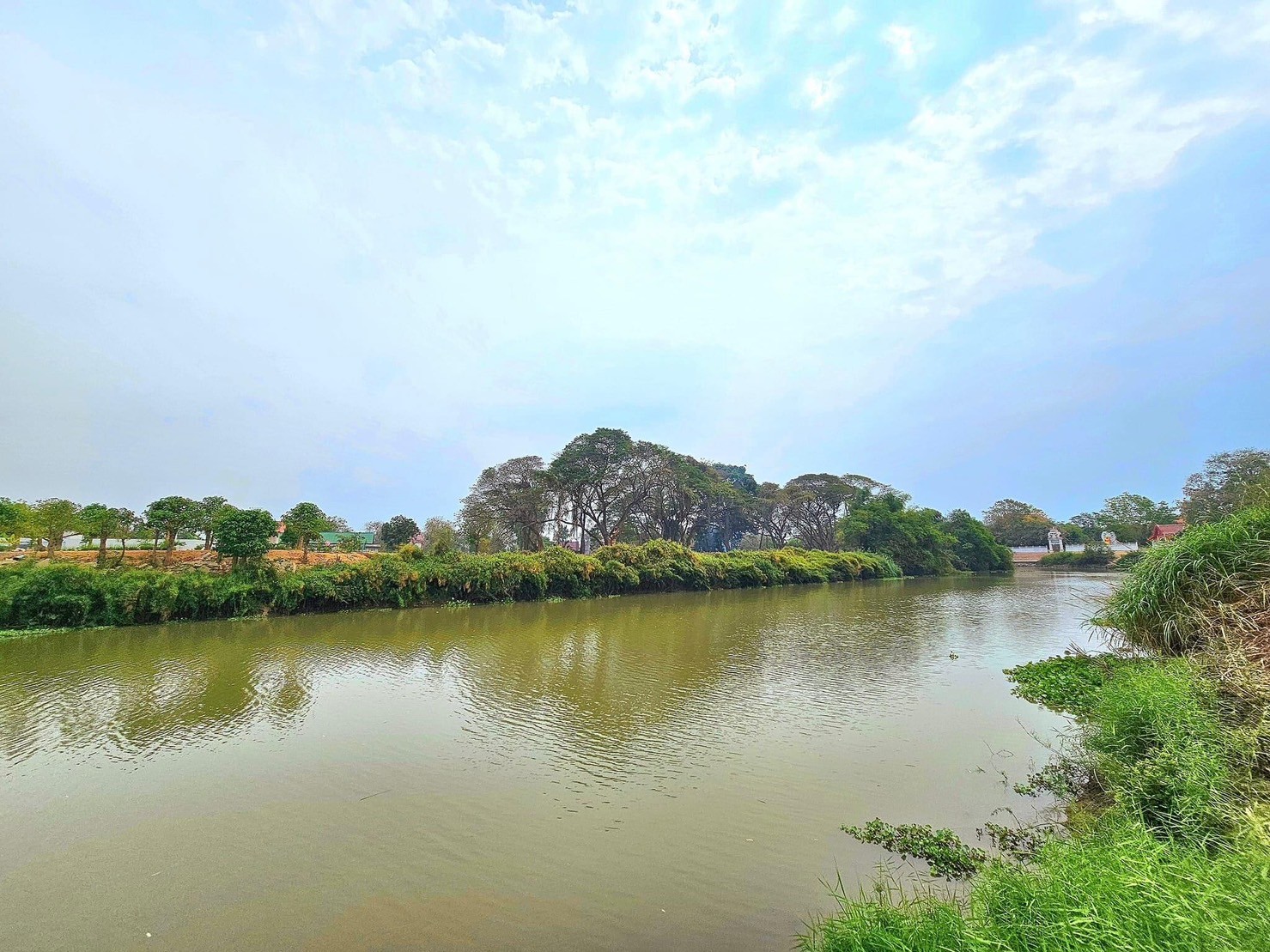 For SaleLandSuphan Buri : Land for sale by the A -Muang River, Suphan Buri