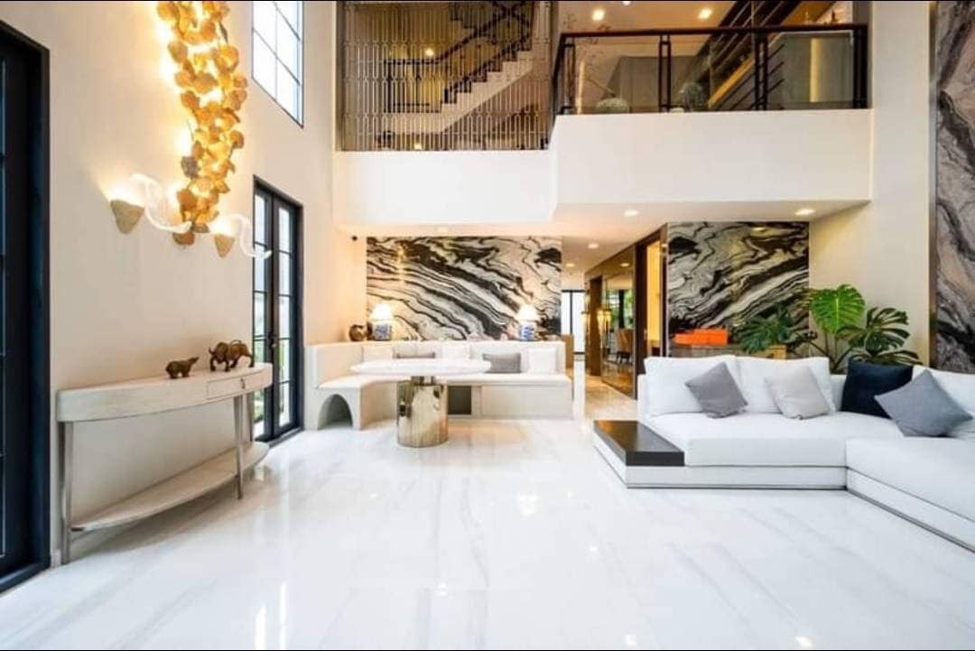 For RentTownhomeSukhumvit, Asoke, Thonglor : 🔴280,000 ฿ 🔴 🔴 𝗧𝗼𝘄𝗻 𝗧𝗼𝘄𝗻 𝟯𝟭┃ 𝟯𝟭┃ Townhome quarter 31 ✅ Beautiful house, good location, near the mall 🎉🎉 Happy to serve 🙏 Interested to say hello (very fast answer): 📱 Property code 6803-0609 📱: ID LINE:@bbcondo88