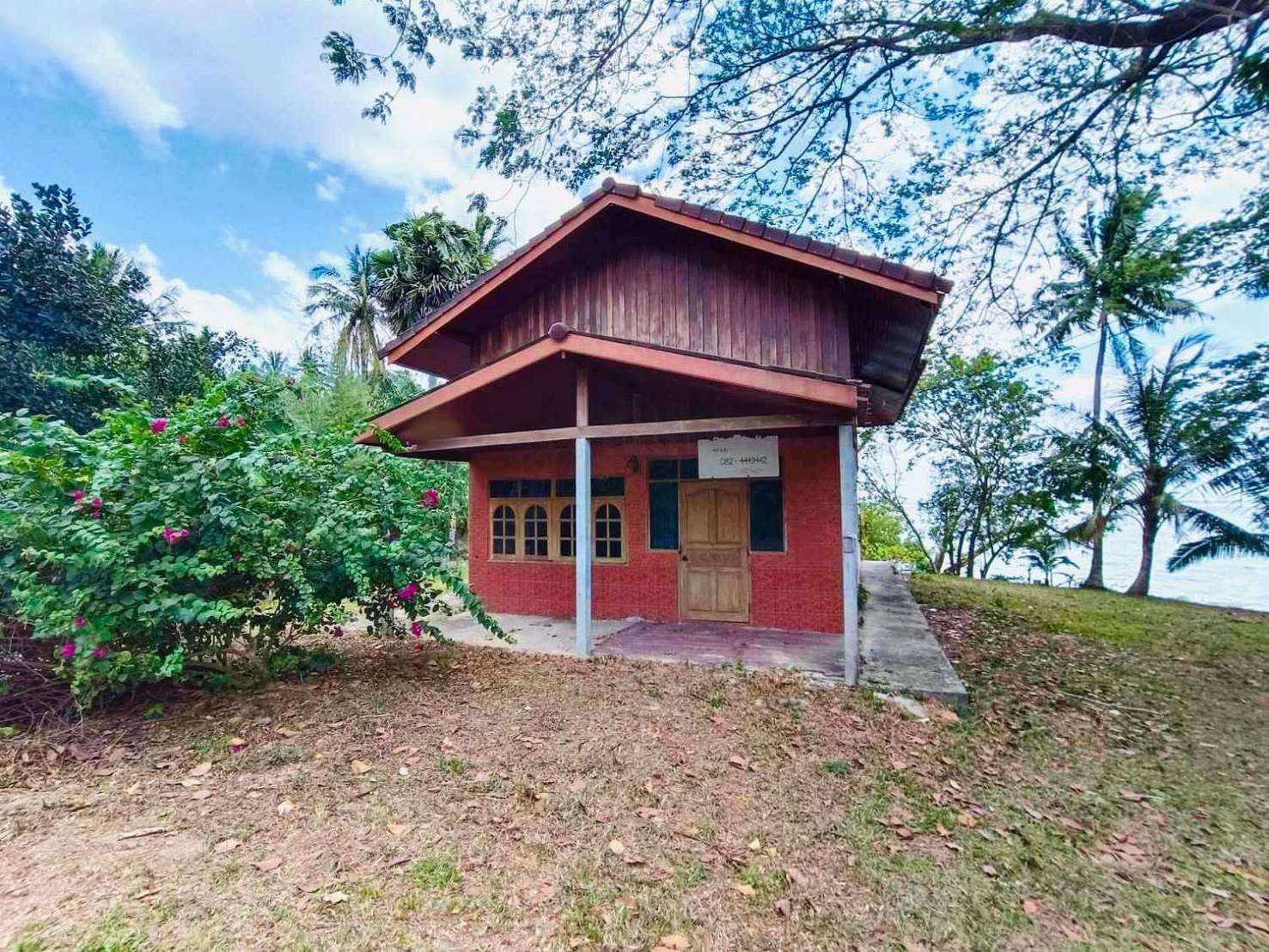 For SaleLandKrabi : This price is no longer !! House with land next to Ao Nam Mao Beach, Sai Thai Subdistrict, Mueang District, Krabi Province, next to the beautiful view road, very good atmosphere