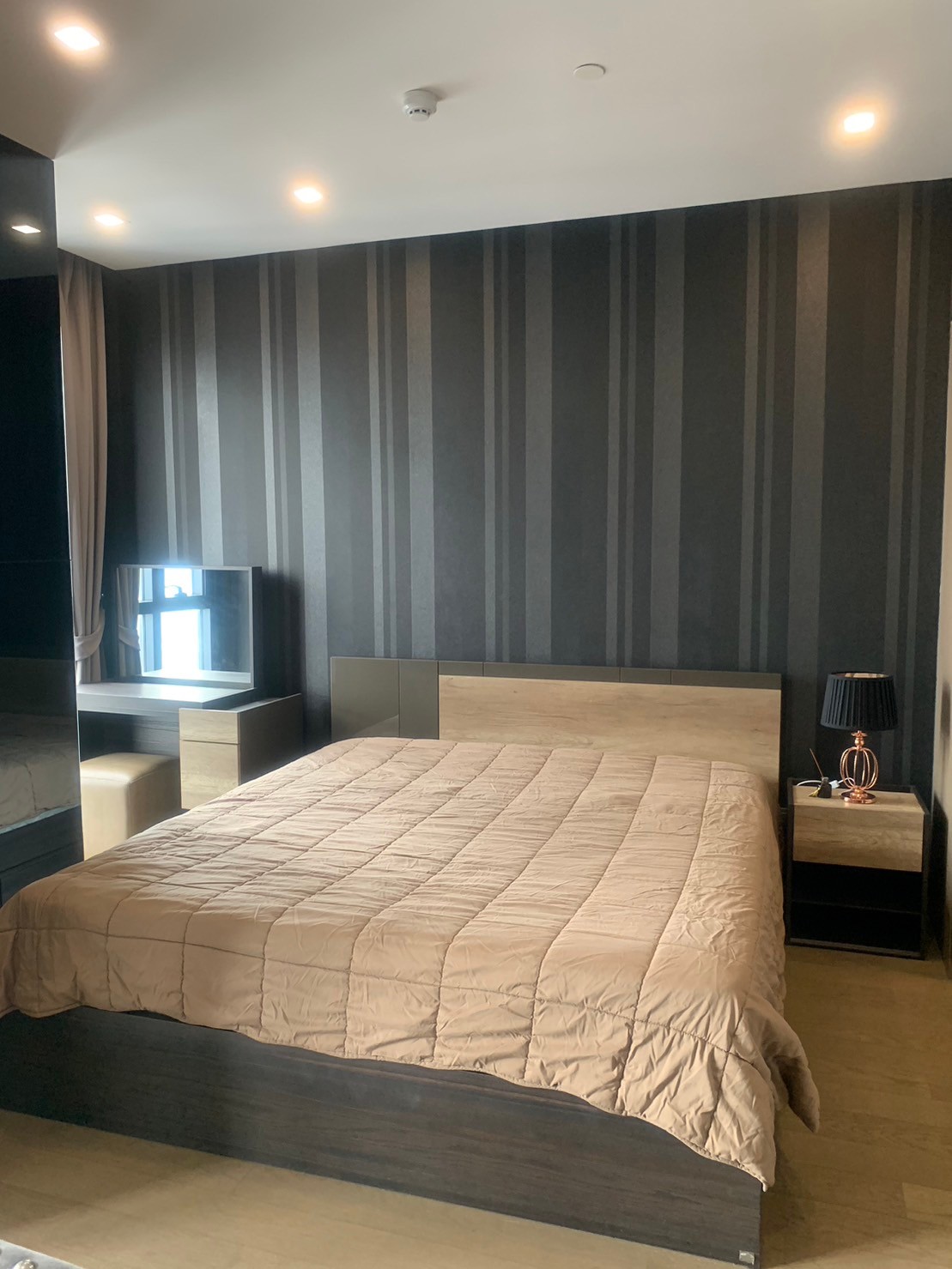 For RentCondoSukhumvit, Asoke, Thonglor : ให้เช่า Ashton Asoke ราคา 32,000 บาท [OMr250304]