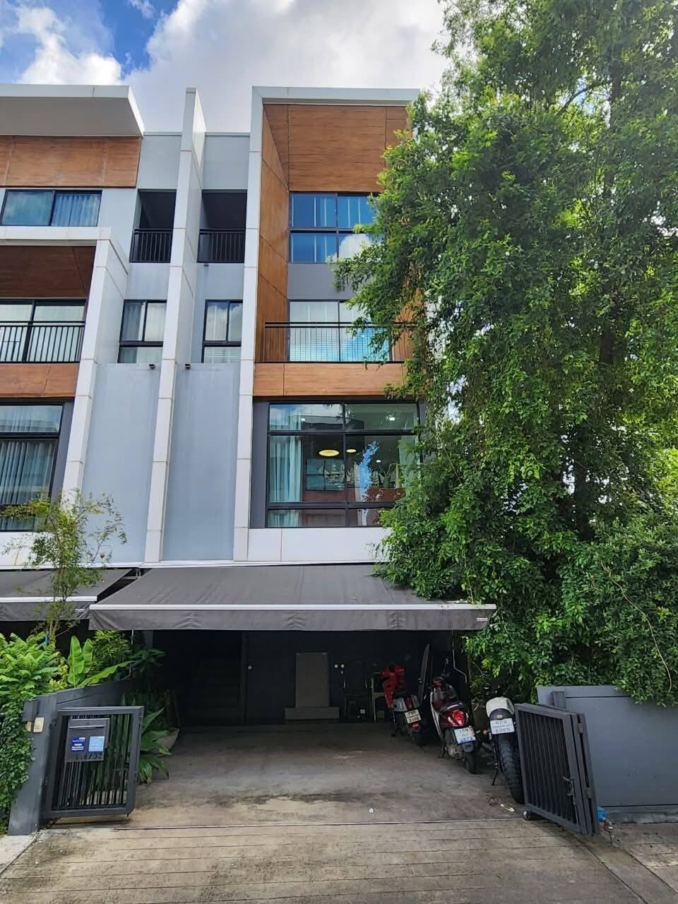 For RentTownhomePattanakan, Srinakarin : Arden Phatthanakan