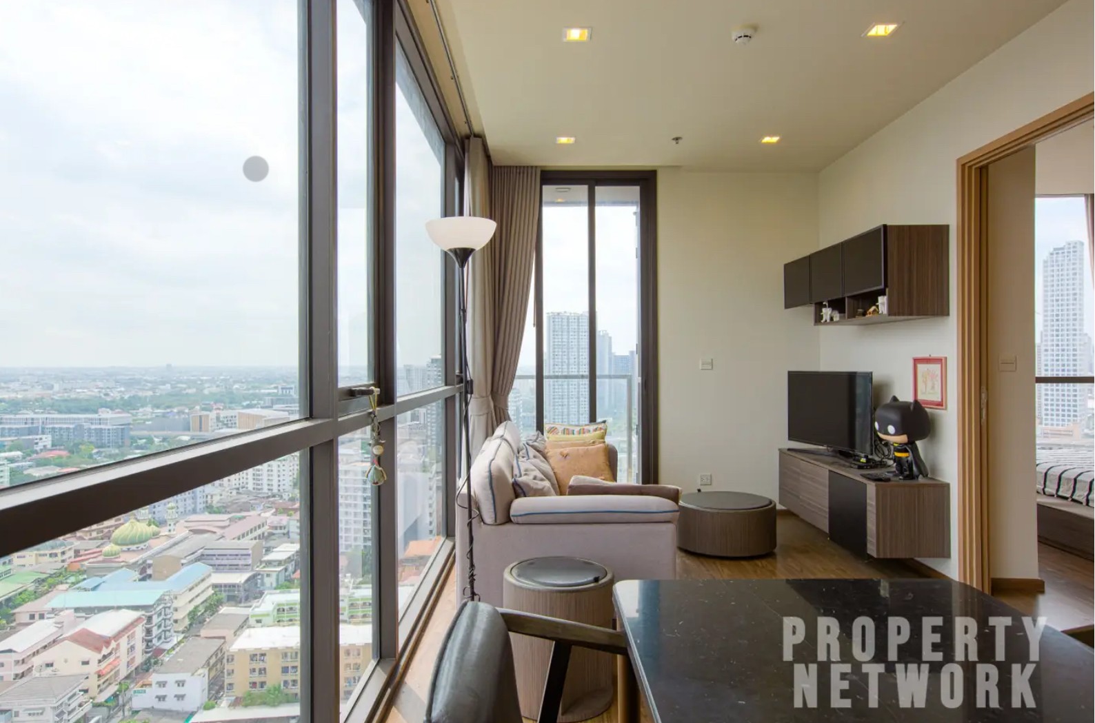 ขายคอนโดอ่อนนุช อุดมสุข : For Sale: 2-Bed, 2-Bath Condo at The Line 71 – Now Only ฿10,400,000!