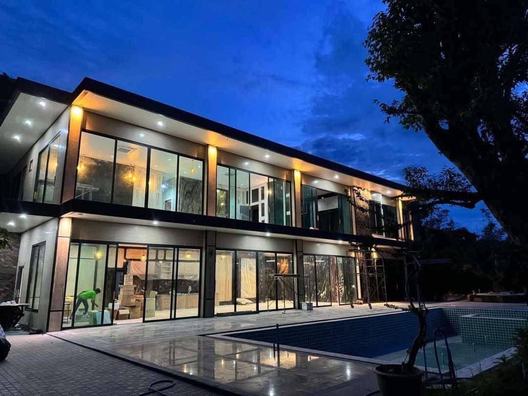 For SalePhuket : There is no more !! Luxurious pool villa On the best location in Phuket Beautiful sea view, panoramic style, Muang District, Phuket Province, near the sea