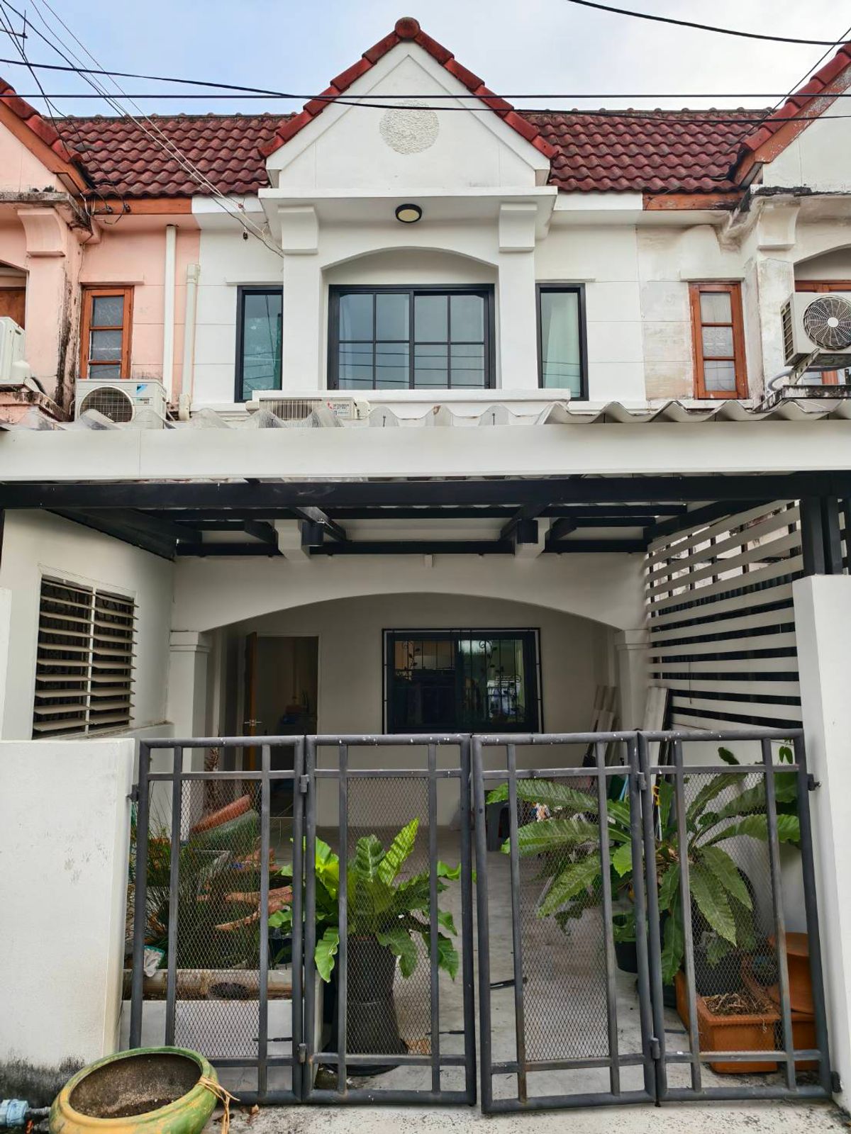 For SaleTownhomeChokchai 4, Ladprao 71, Ladprao 48, : Sell ​​Townhouse, Soi Ladprao 87, newly decorated with a new paint,  16 sq.w., 2 bedrooms, 2 bathrooms.