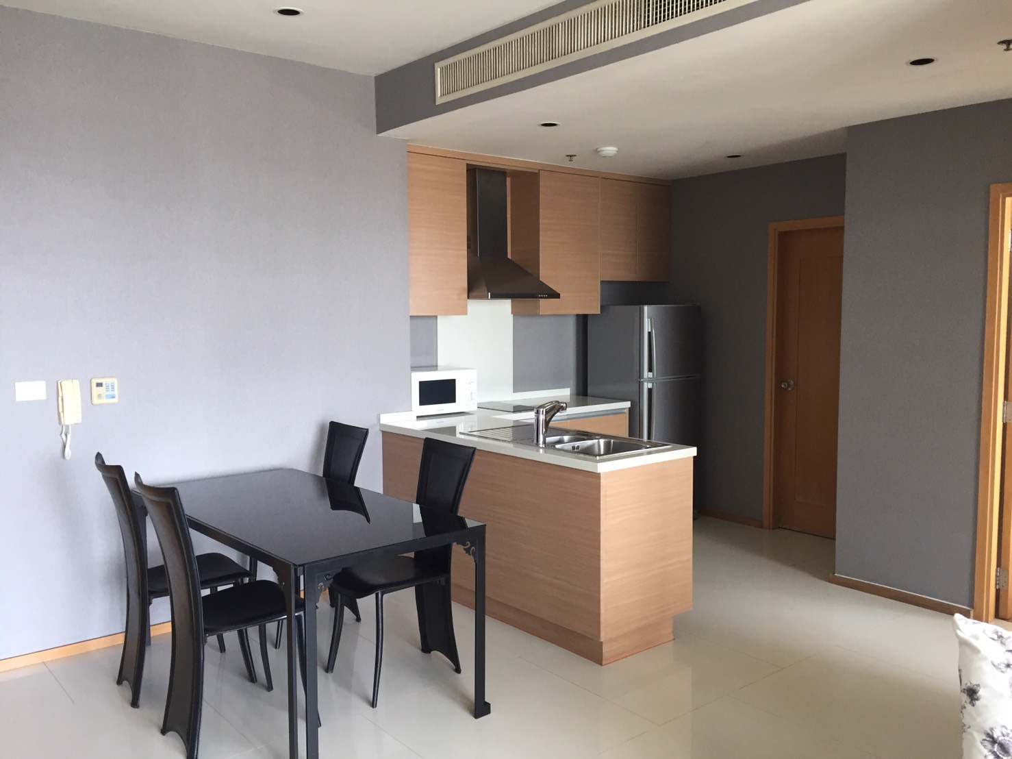 ให้เช่าคอนโดสุขุมวิท อโศก ทองหล่อ : Luxury Condo for Rent at The Emporio Place – 1 Bedroom, 1 Bathroom