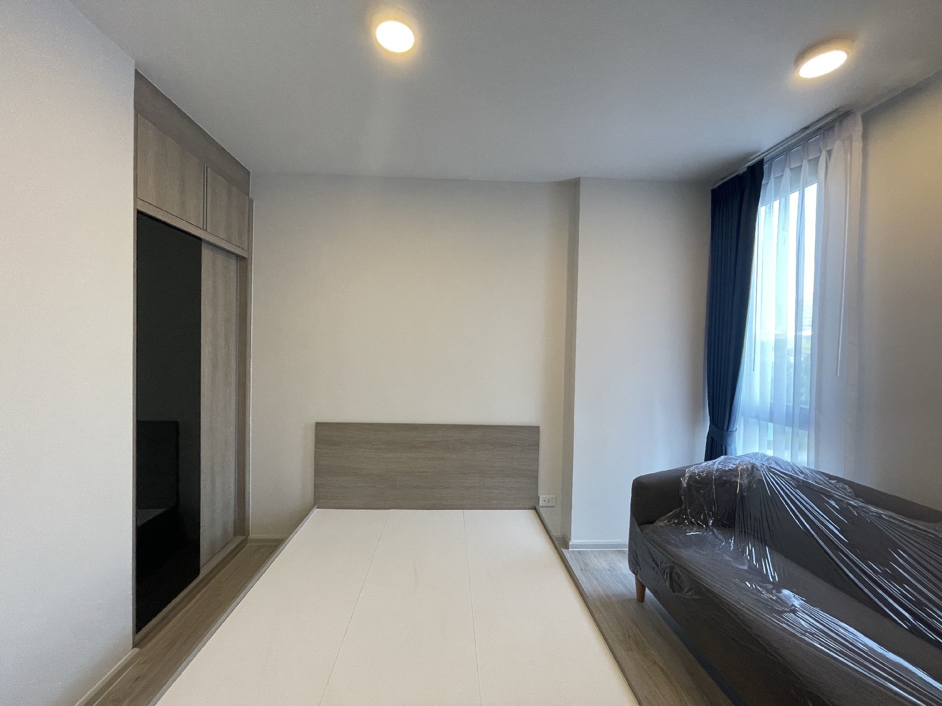 ให้เช่าคอนโดรัชดา ห้วยขวาง : For rent studio near Mrt Huakhang including Furniture and applicants