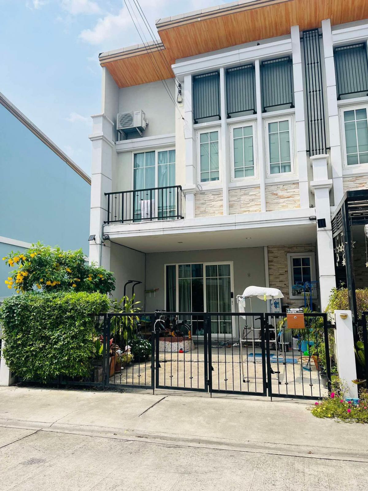 For RentTownhomeKaset Nawamin,Ladplakao : Townhouse for rent, Golden Town 2, Lat Phrao - Kaset Nawamin, near Chocolate Ville