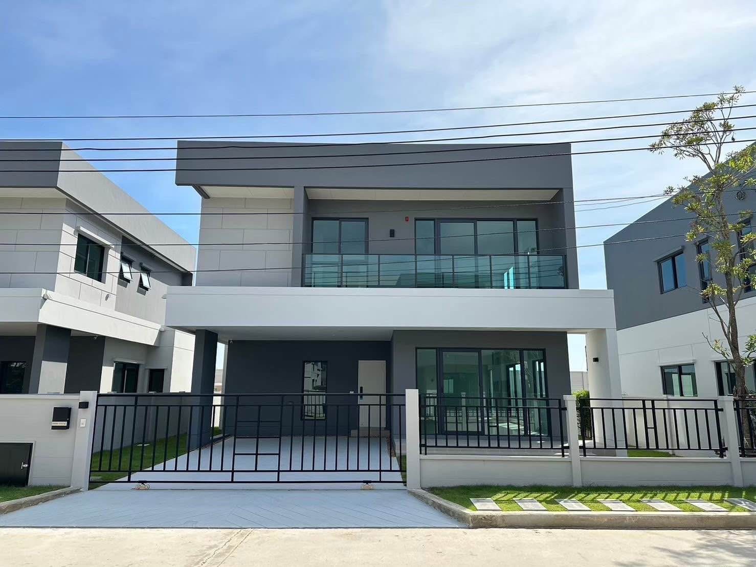 For RentHouseBangna, Bearing, Lasalle : ♦ Type Inizio ♦ 2 -storey detached house 61.00 sq.w., 209.00 sq.m. | 4 bedrooms, 4 bathrooms | Near Mega Bangna 5 minutes, Prince Suvarnabhumi Hospital 14 minutes