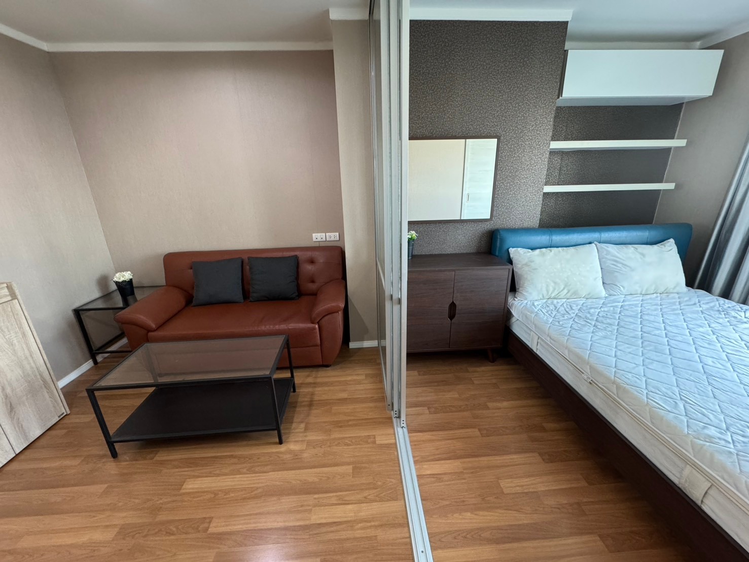 For RentCondoRama9, Petchburi, RCA : Lumpini Park Rama 9-Ratchada (26 sqm Building B Floor 5) Beautiful room ready to move in!