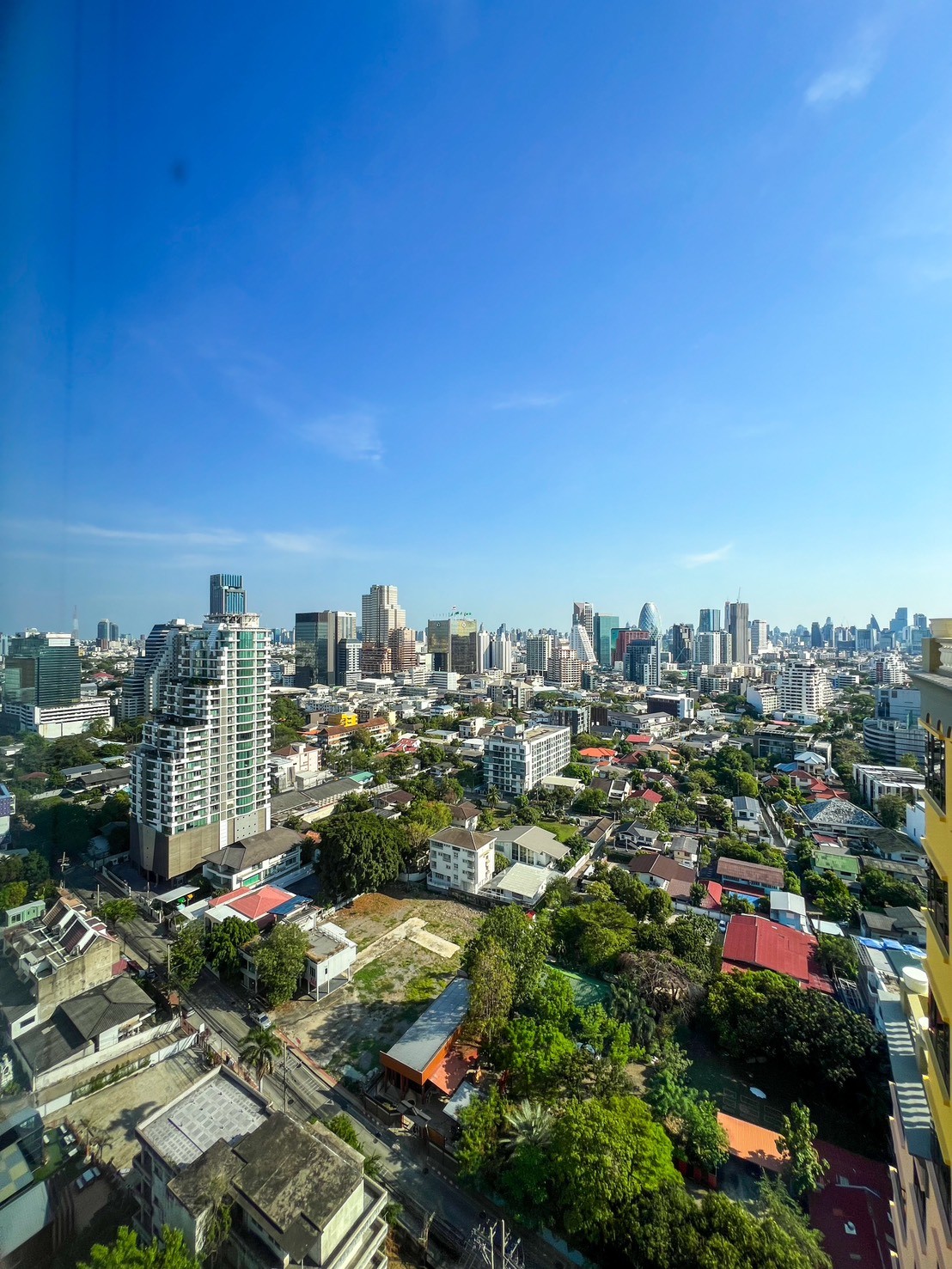 For SaleCondoAri,Anusaowaree : While the gold price rushed But you can grab a condo cheaper than the market 2 million baht immediately! Condo for sale, The Crescent, Phahonyothin 11 (very cheap 111, xxx / sq.m.). The view is not blocked near BTS and the expressway.