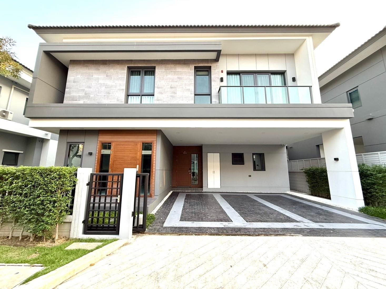 For RentHouseBangna, Bearing, Lasalle : For Rent, Single House, The City Bangna, Size 285 SQ.M., 4 Bedrooms, Parking for 3 Cars, Beautifully Decorated, New House, Ready to Move in, Surrounding International Schools