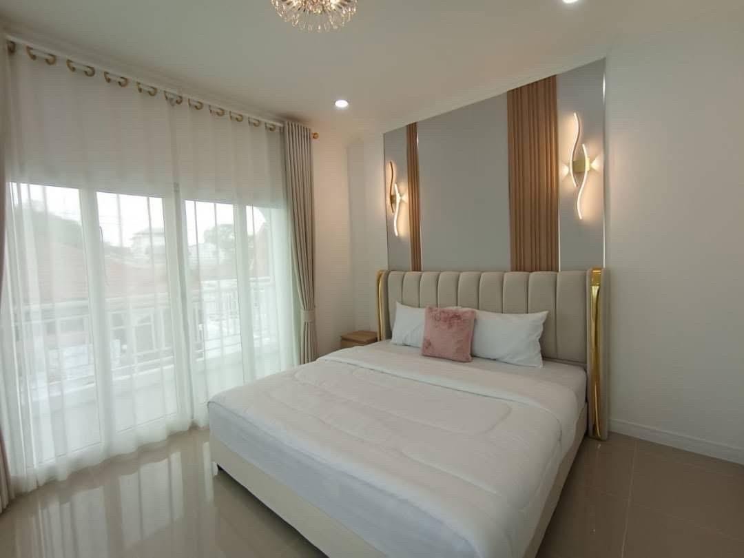 HousePattaya, Bangsaen, Chonburi : RAVIPORN VILLAGE FOR RENT, 4 BEDROOMS 3 BATHROOMS @80,000 BAHT 📢📢✅ 4 Bedrooms✅ 3 Bathrooms✅ Fully Furnished✅ European Kitchen✅ Air Conditioner + TV✅ Washing Machine✅ Second Floor Terrace✅ Private Swimming Pool + Sitting Area✅ Parking Area📍 Location: ht