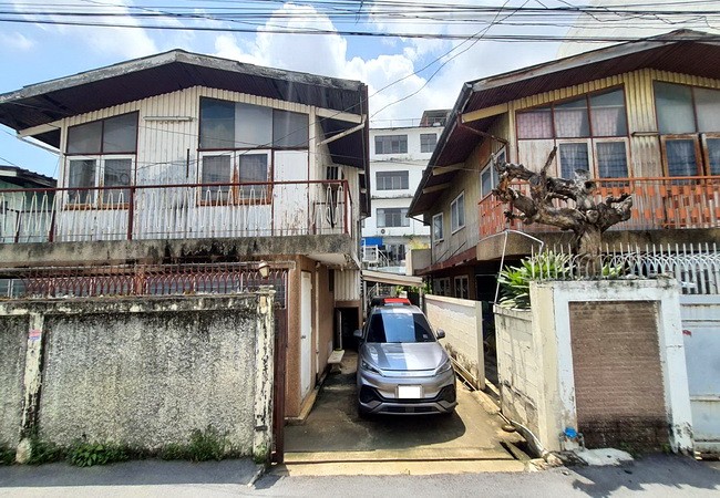 HousePinklao, Charansanitwong : Selling and renting a house Soi Charan Sanitwong 50/1 is 2 houses, area 116 sq.w., good location