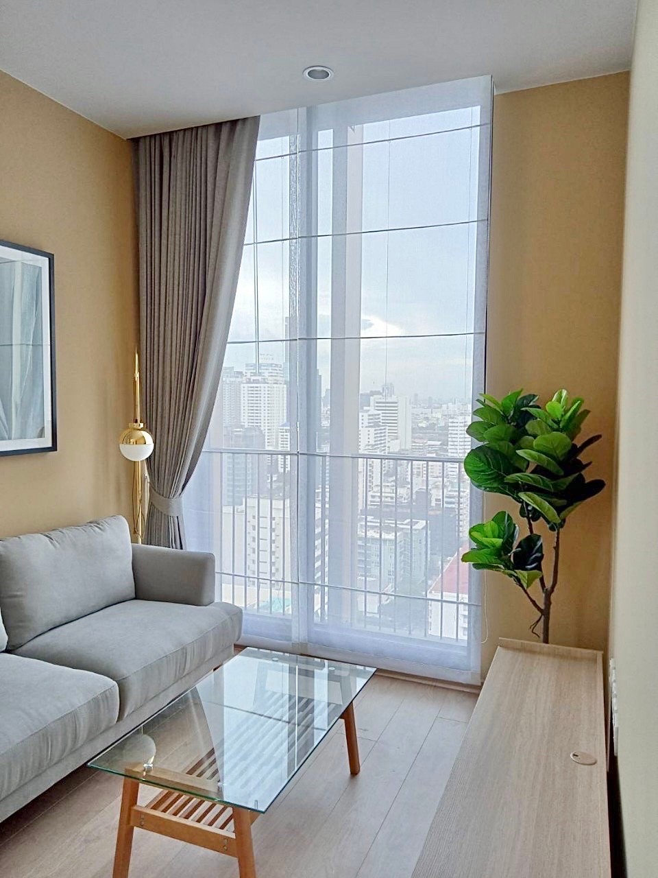 For RentCondoSukhumvit, Asoke, Thonglor : Rent NOBLE BE19 2 Bedroom, Special Type corner B5X *** There are 4 balconies.