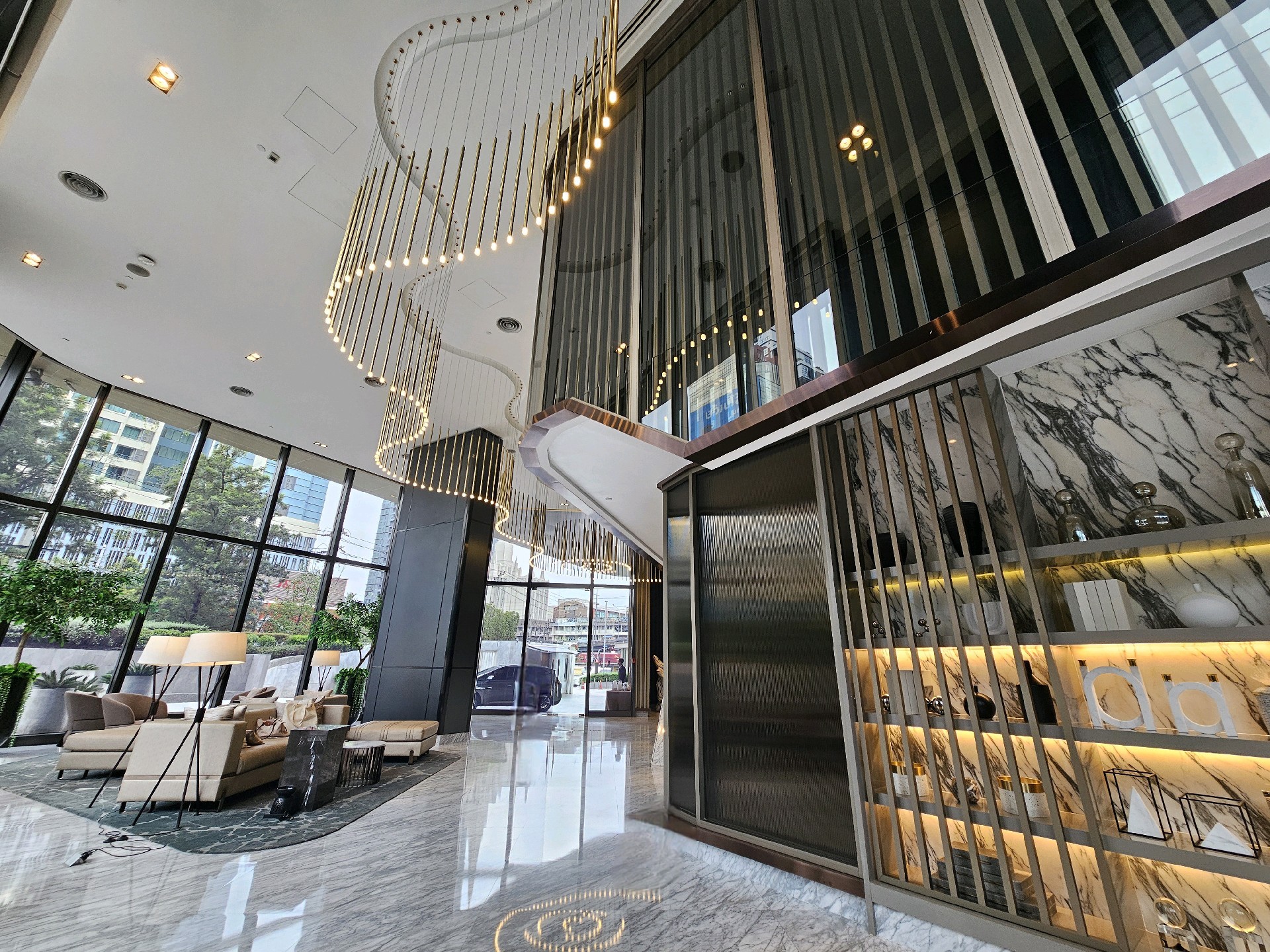 For SaleCondoRama9, Petchburi, RCA : The Esse at Singha Complex [For sell] 🔥13,900,000Baht🔥 luxury condo, new room, large size, 49 sq m, best price, MRT Phetchaburi and Airport Link, experience luxury by yourself, call 📱065-5193596, Line: 065-5193596 (Khun Pan)