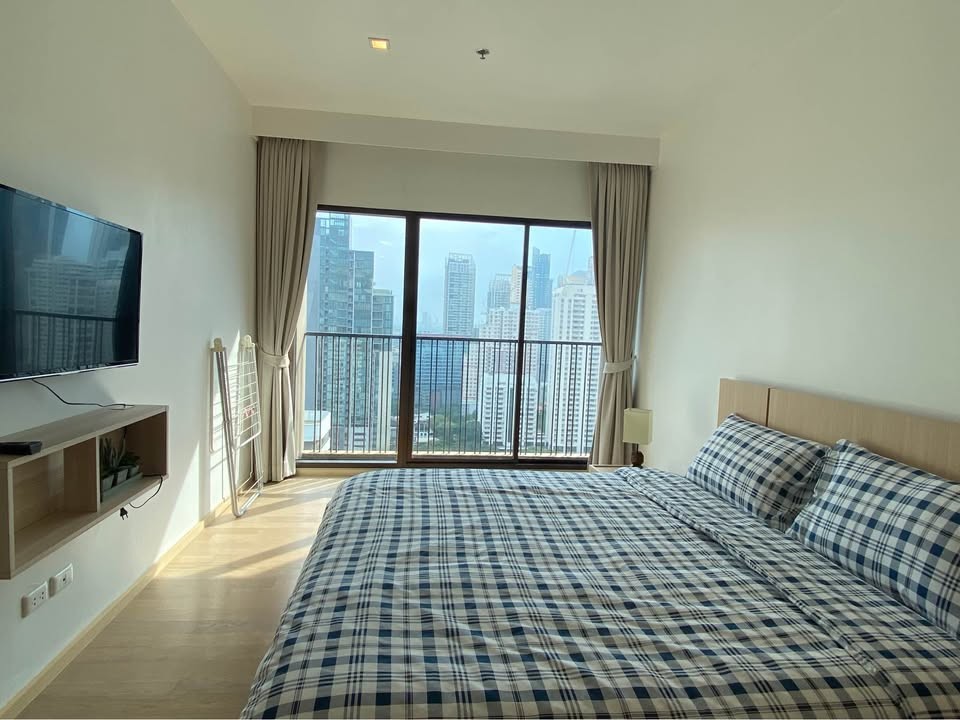 For RentCondoSukhumvit, Asoke, Thonglor : 🌟FOR RENT & GT; & GT; Noble Refine & GT; & GT; Near BTS Phrom Phong 50 sq.w., 24th floor with bathtub With beautiful balcony #LV-MO1458