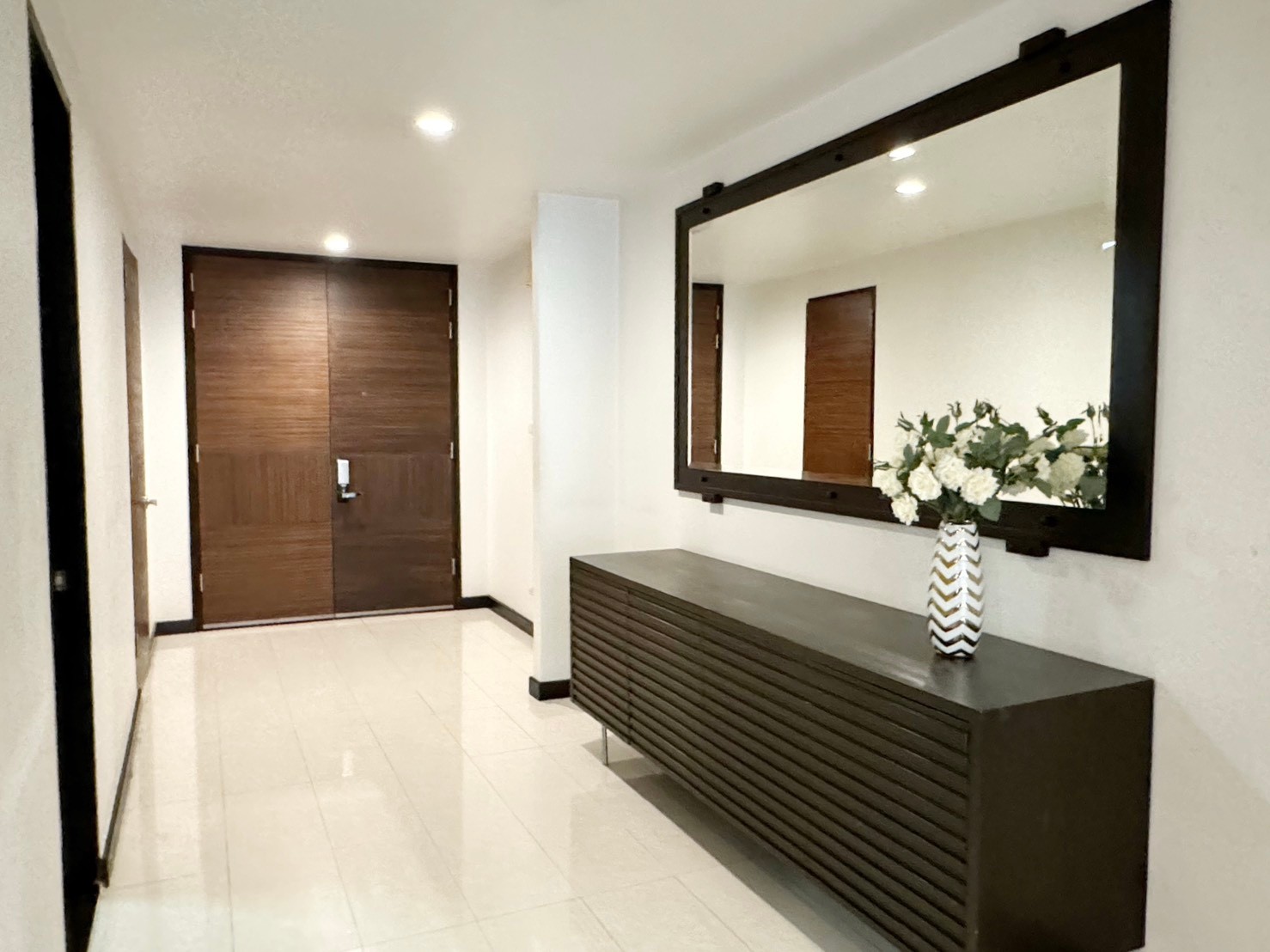 ขายคอนโดสุขุมวิท อโศก ทองหล่อ : For sale Avenue 61 size 167 sqm 3 bed 3 bath