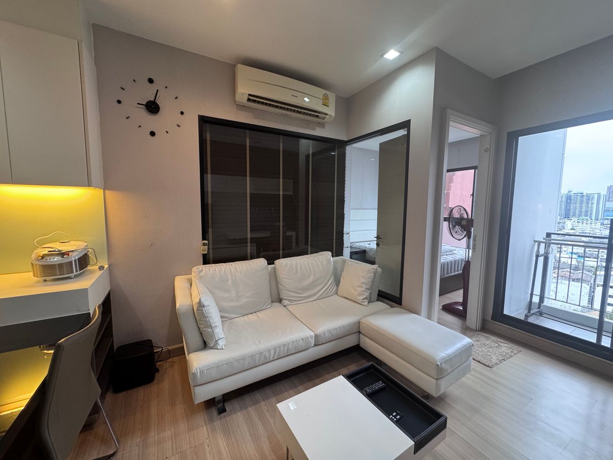 For RentCondoWongwianyai, Charoennakor : Urbano Absolute Sathron Taksin 1bed 1Bath 38SQ.M Good Room! Only 16K