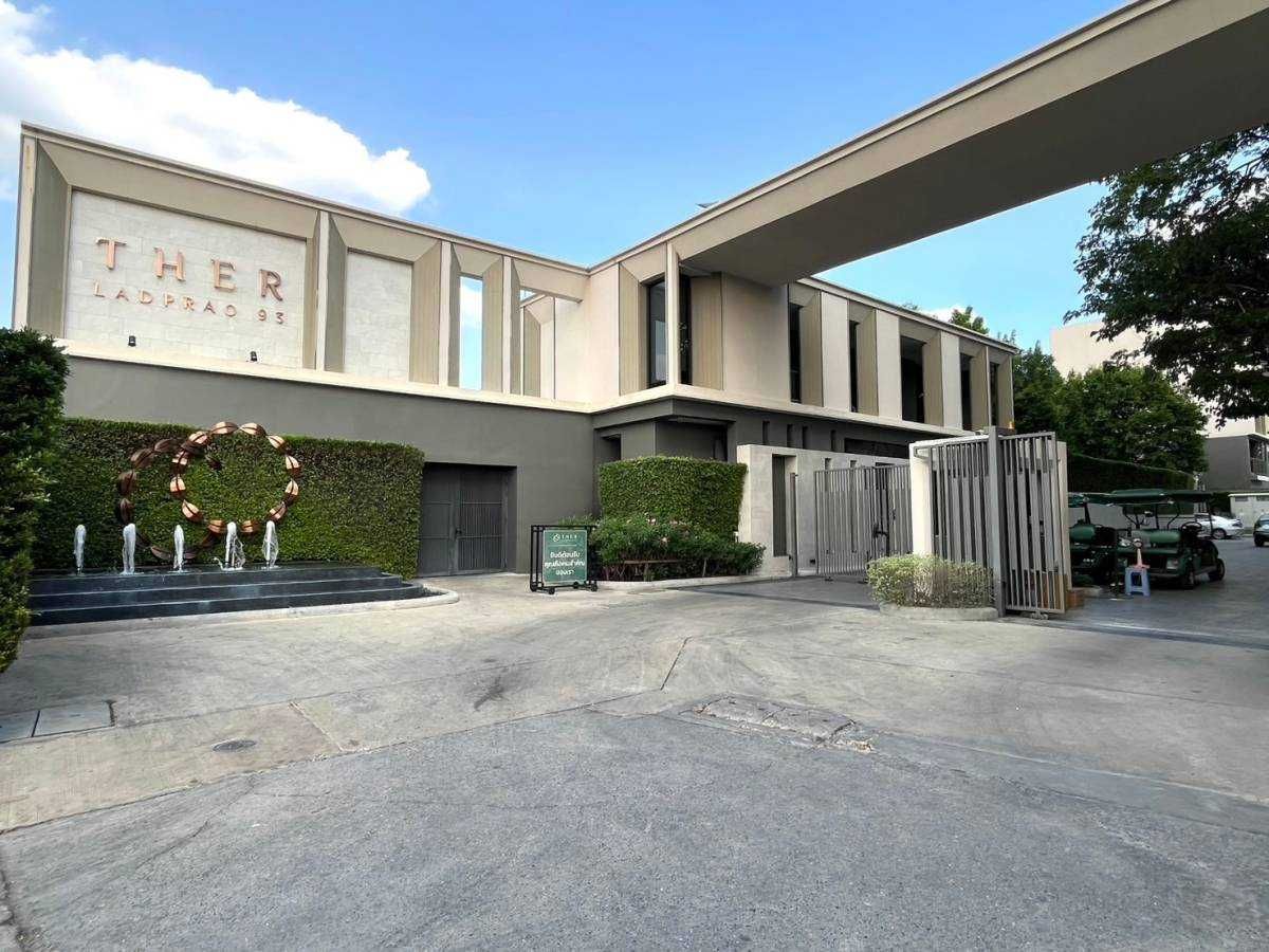 For SaleTownhomeLadprao101, Happy Land, The Mall Bang Kapi : Townhome for sale/home office Lat Phrao area near the Yellow Line