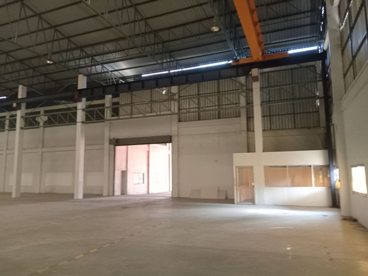 For RentWarehouseSamut Prakan,Samrong : RK620 for rent near the main road near BTS Bangna 1500 square meters and 1300 square meters, Mueang Samut Prakan District