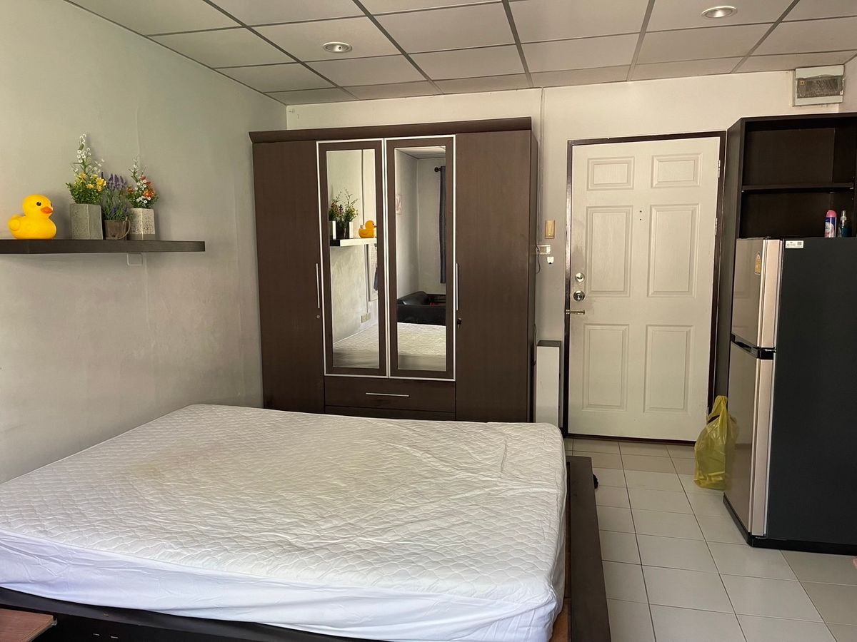 For RentCondoLadprao101, Happy Land, The Mall Bang Kapi : !!! Corner room, high floor!!! Condo for rent next to Vejthani Hospital, Lat Phrao, Soi 111, next to the main road, no need to walk into the alley, size 28 sq m!!!