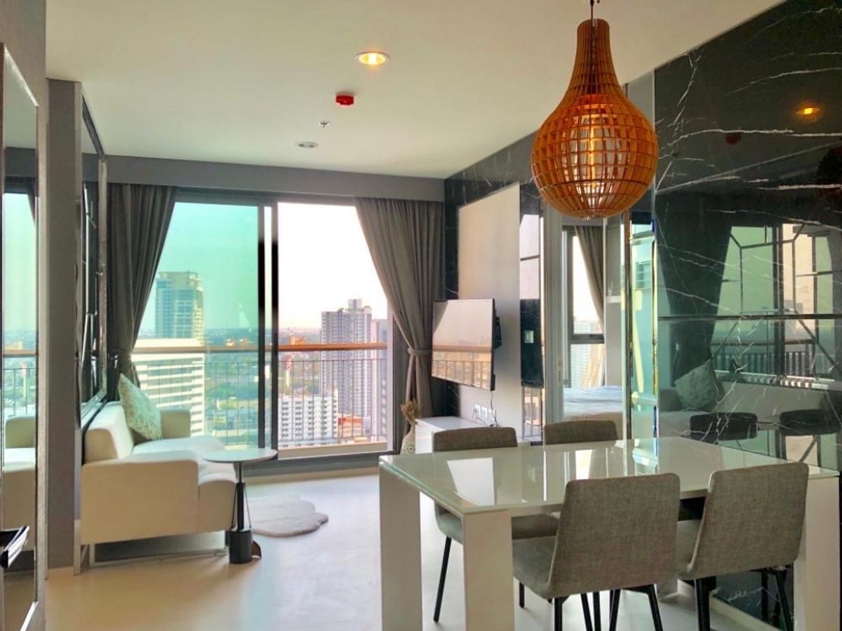 For RentCondoSukhumvit, Asoke, Thonglor : 💠 Rent a 2 -bed condo RHYTHM Sukhumvit 42 🚨 56 sqm. High floor , Fully Furnished BTS Ekkamai