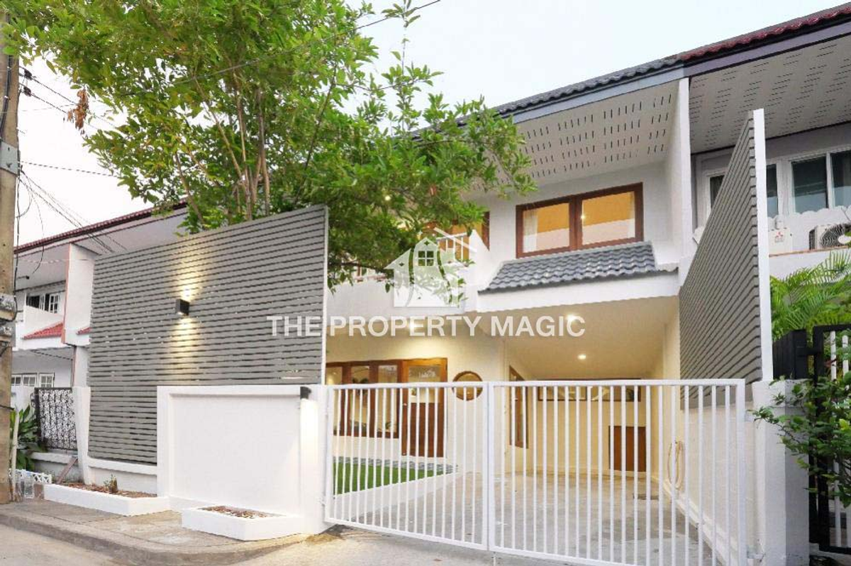 For RentTownhomeOnnut, Udomsuk : 2-story townhome, new renovated decoration, beautiful decoration for rent in Phra Khanong-Sukhumvit, near Makro Food Service, Sukhumvit 71, only 2.3 km.