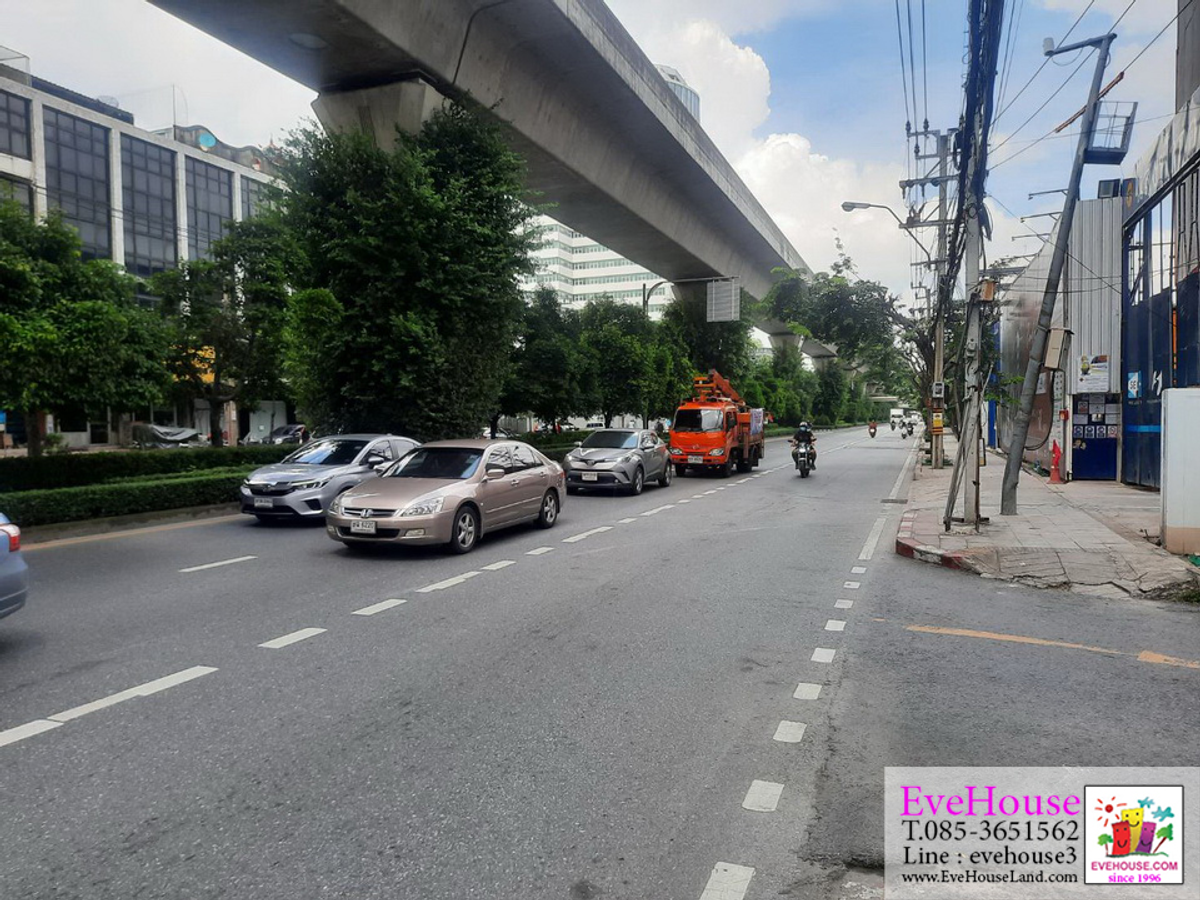 For SaleLandOnnut, Udomsuk : 1 rai of land for sale in Sukhumvit, near BTS Punnawithi, price 650,000 baht/sq.w.