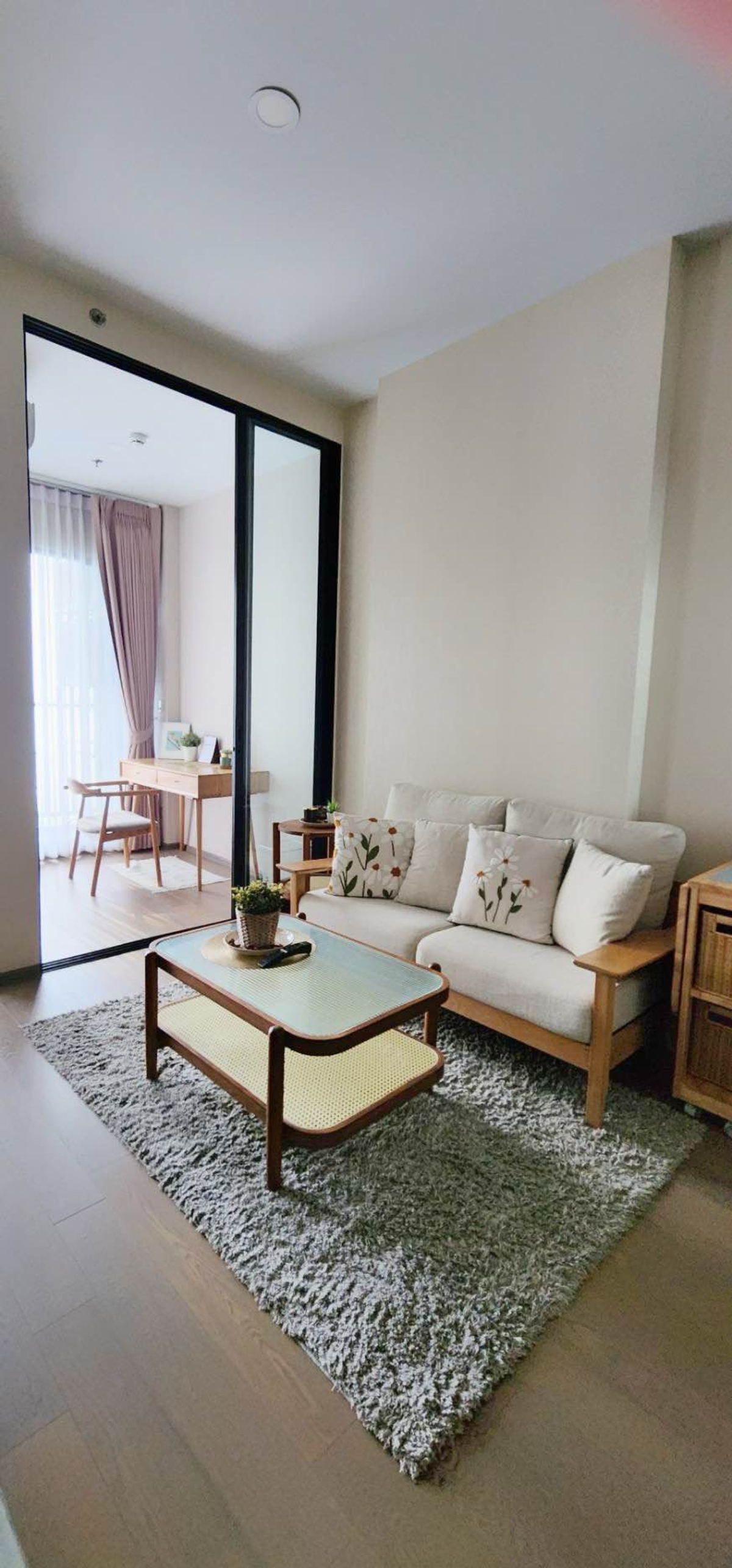 For RentCondoRatchathewi,Phayathai : Beautiful luxury condo The central part is full. In the heart of Bangkok, ready to rent. Interested, say hello.