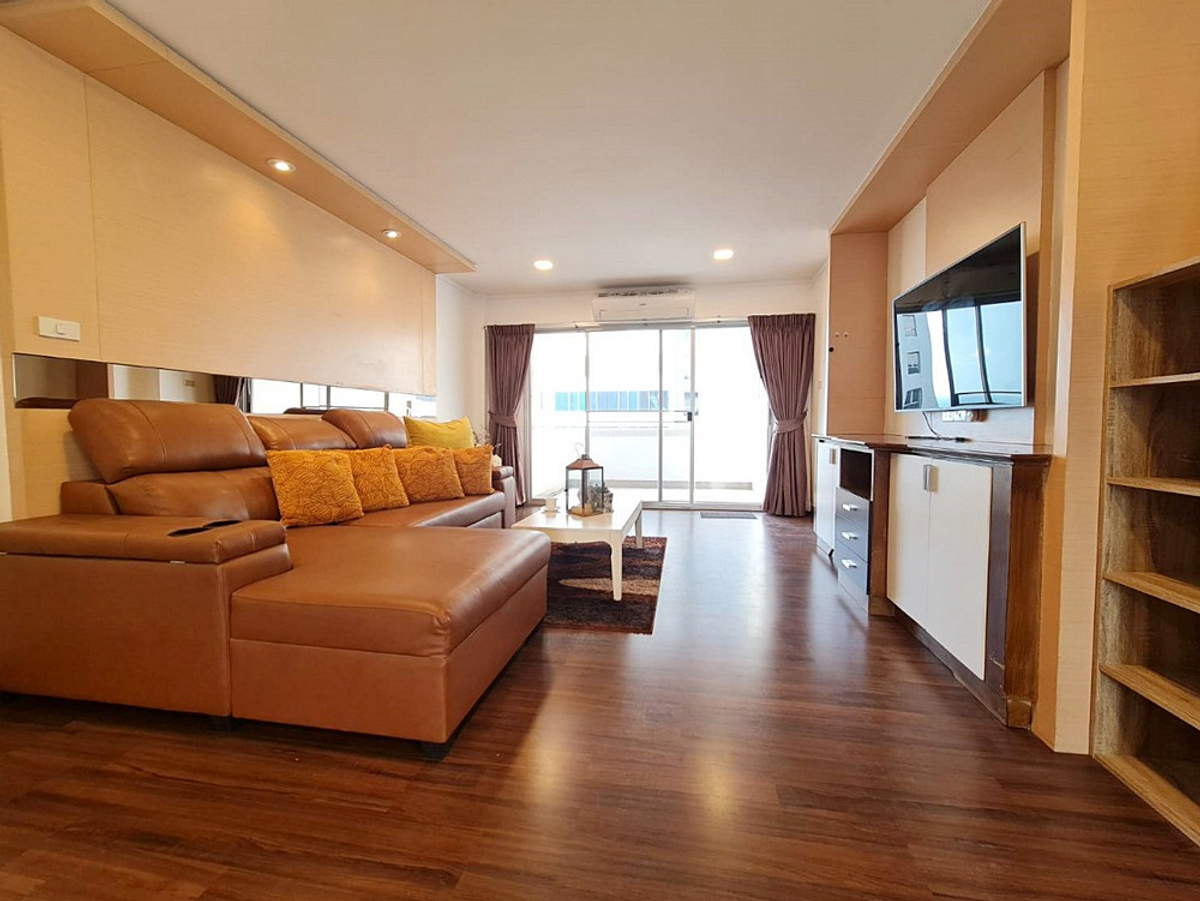 For SaleCondoSriracha Laem Chabang Ban Bueng : (Owner Post) Sea View Condo 180 degrees Condo Sriracha Bay View near Robinson Sriracha, 95 square meters, 2 bedrooms, 2 bathrooms, 15th floor, decorated as in the picture.