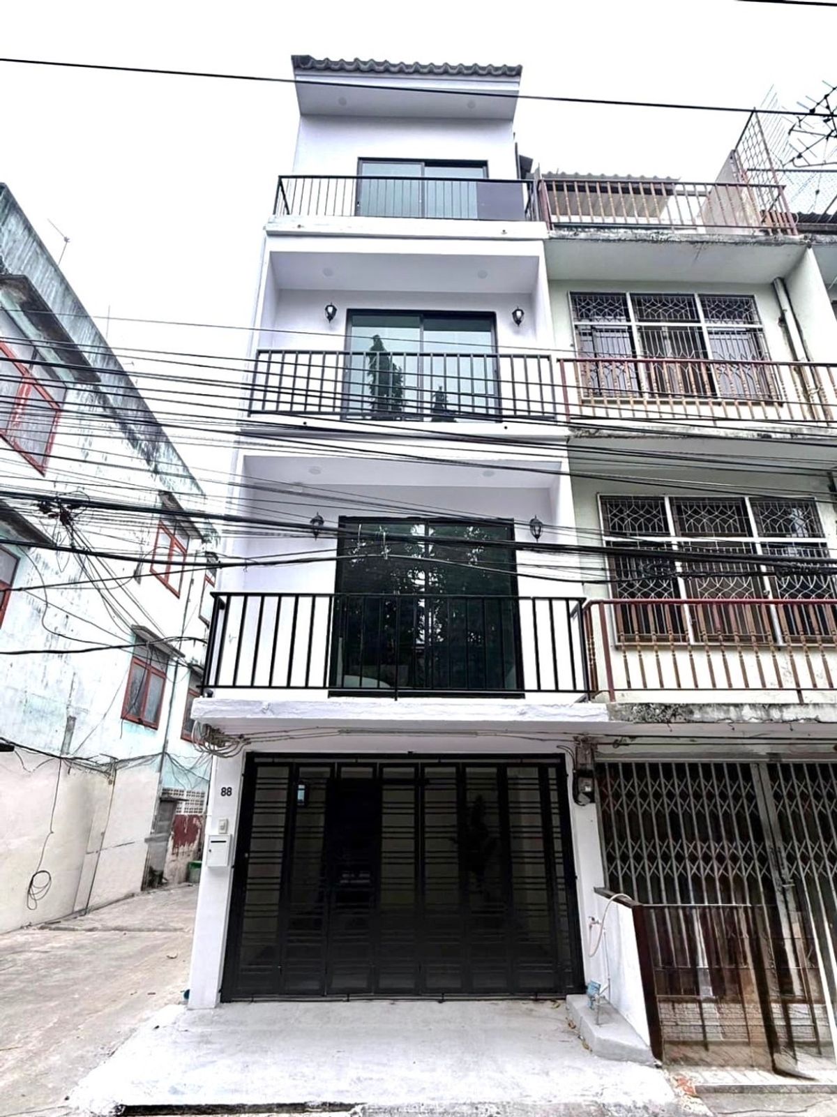 For SaleShop HouseWongwianyai, Charoennakor : Townhome renovated in the center of the city, attached to ICONSIAM only 2.5 km. Near the Wong Wian Big BTS just 1.8 km.