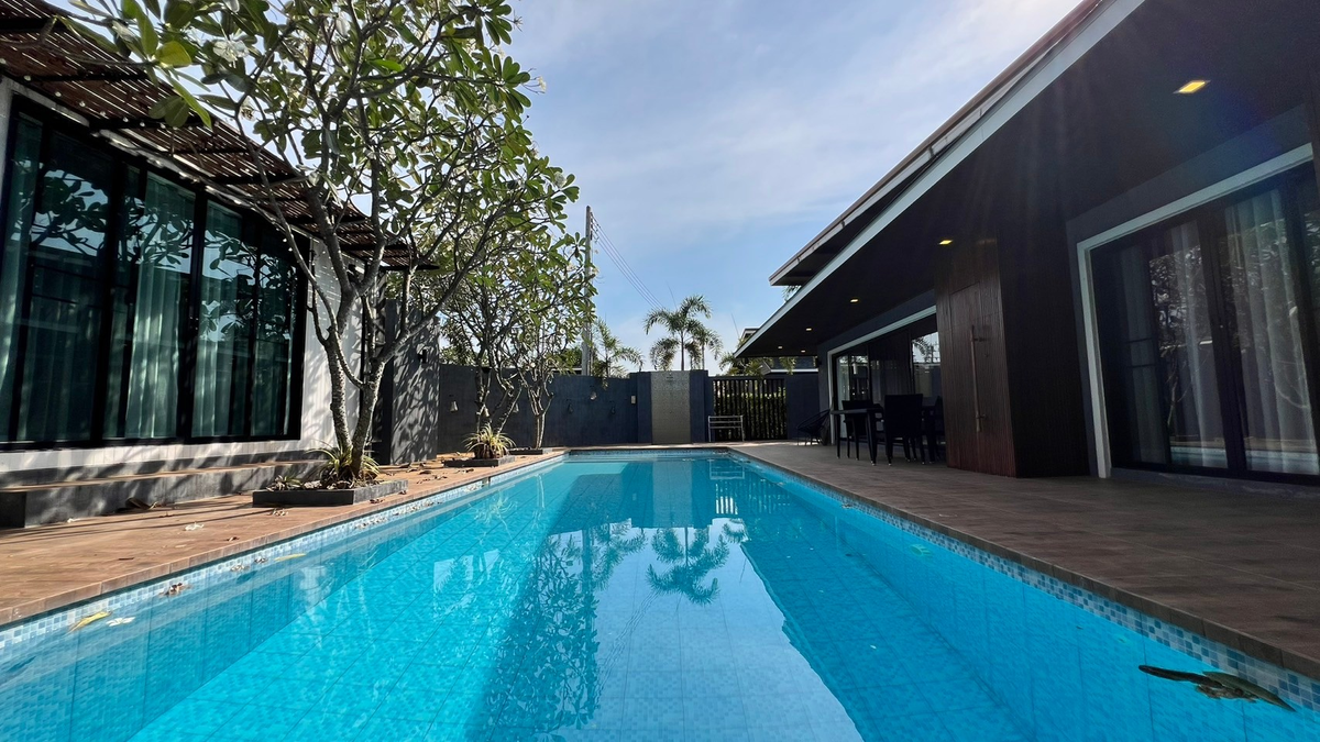 Cha-am Phetchaburi : Selling/renting a Pool Villa ready to operate Cha -am