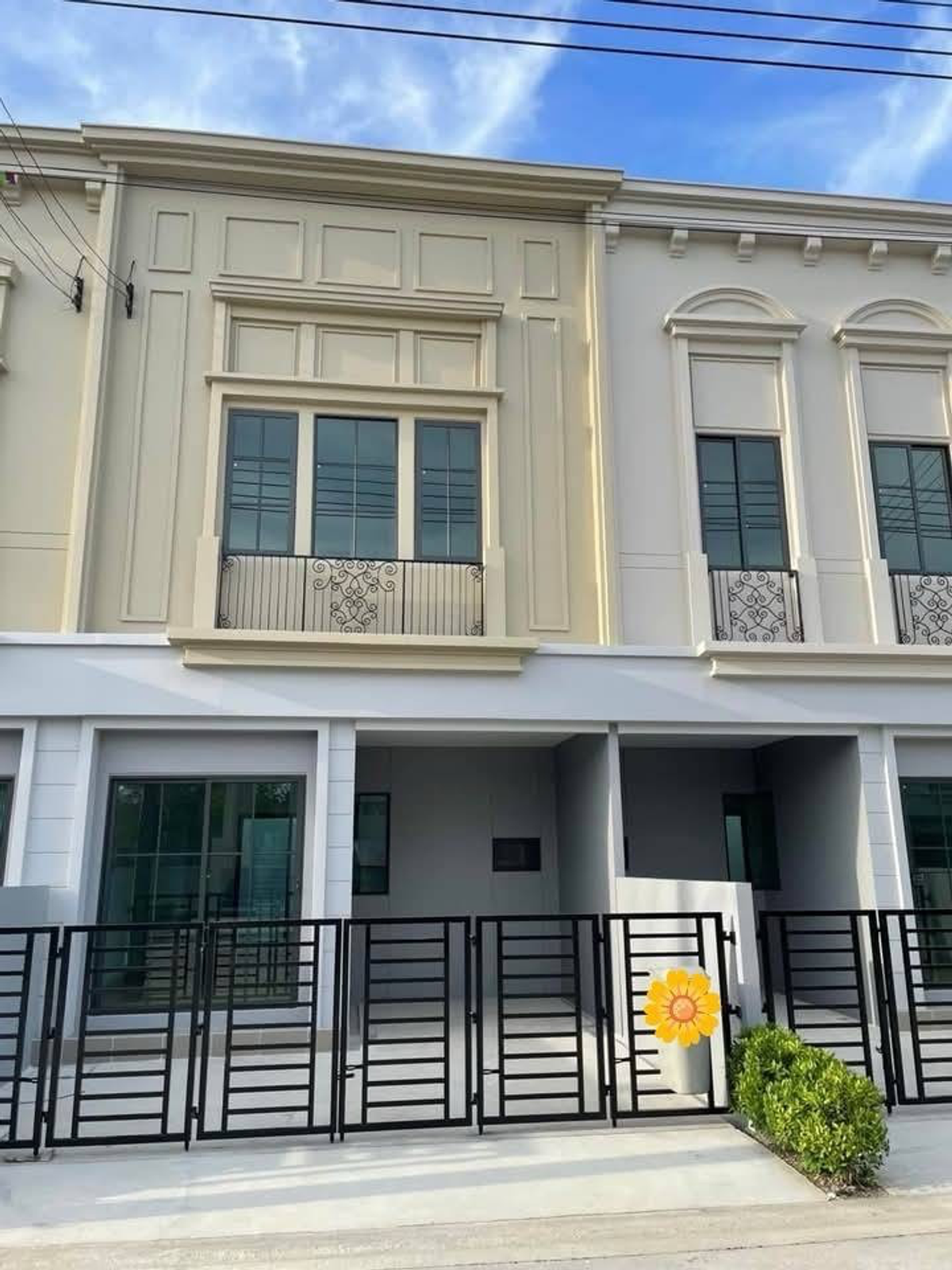 For RentTownhomeBangna, Bearing, Lasalle : Rent 2 -story townhome, 2 bedrooms, 2 bathrooms with furniture 🌸 Siripa Plangna Project Bua Narin Road Enter the Soi Khlong Pradong Temple, Bang Na-Trat Km. 5 🎉🎊 Rental price 27,000 baht/month