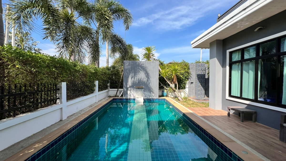 Cha-am Phetchaburi : Selling/renting a pool villa ready to do Cha -am business.