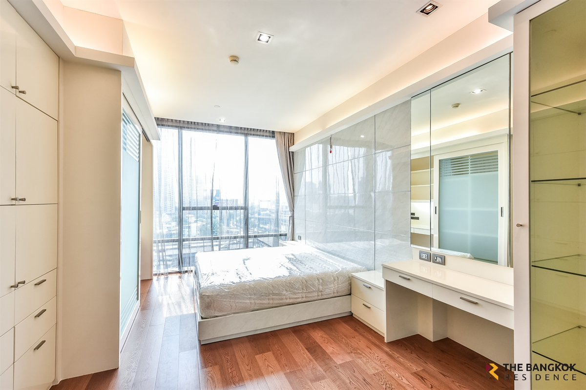 For RentCondoSathorn, Narathiwat : For Rent !! The Bangkok Sathorn Spacious 1-Bedroom, 1-Bathroom, Offering 67.67 SQM of Living Space. Available for 45,000 THB/Month. Conveniently Located in the Heart of Sathorn. Contact for More Information!