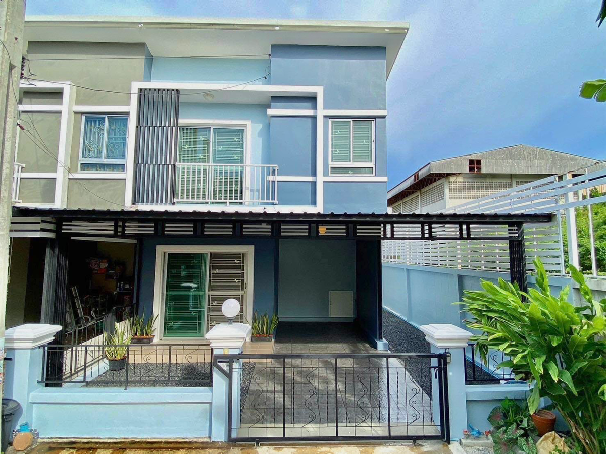 For SaleTownhomeLadkrabang, Suwannaphum Airport : Urgent sale, Niran Ville 12, house corner, area of ​​26 square wah, ready