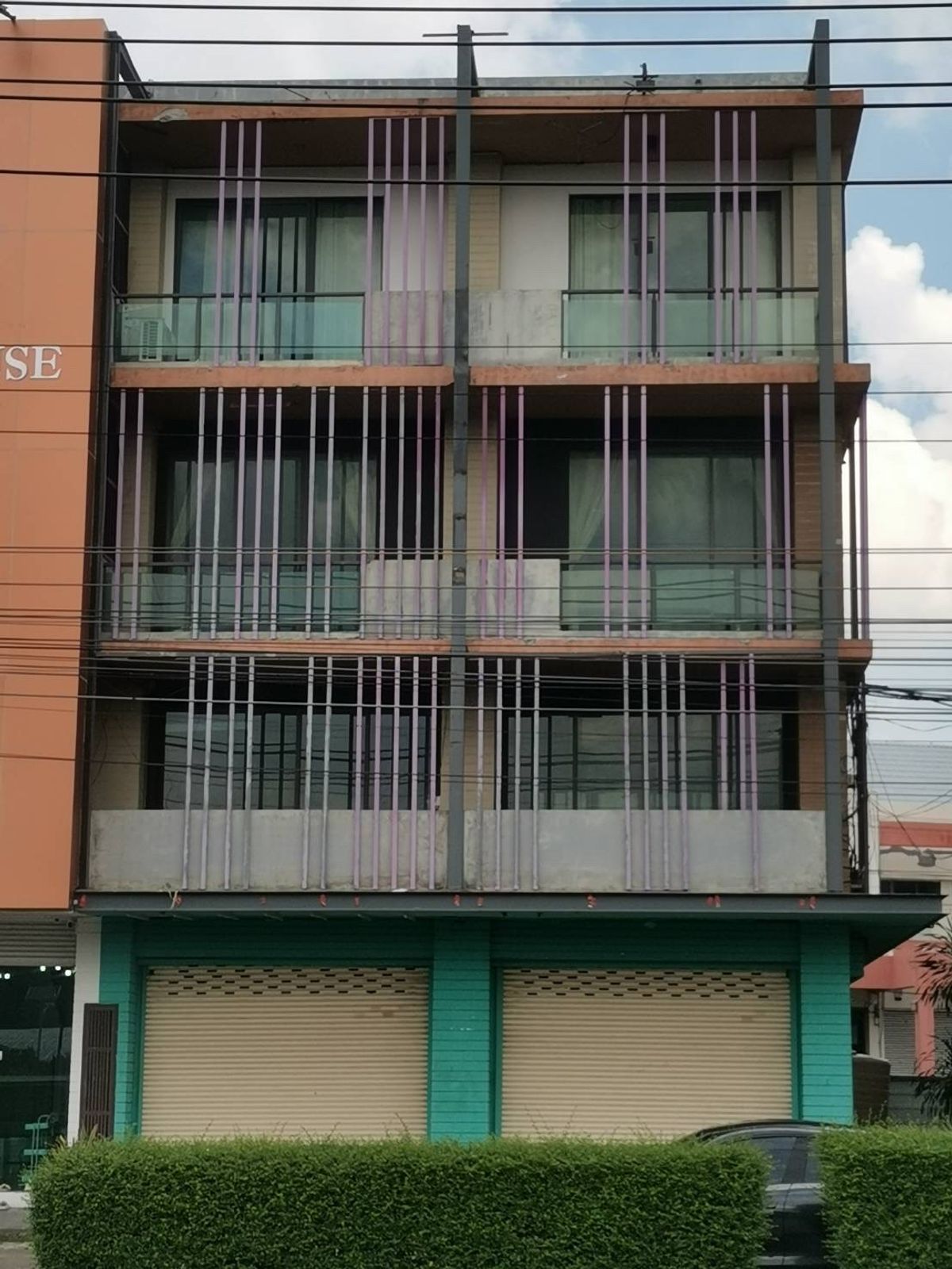 Shop HouseNawamin, Ramindra : Selling or renting a 4 -story commercial building, 2 booths near Golf Course