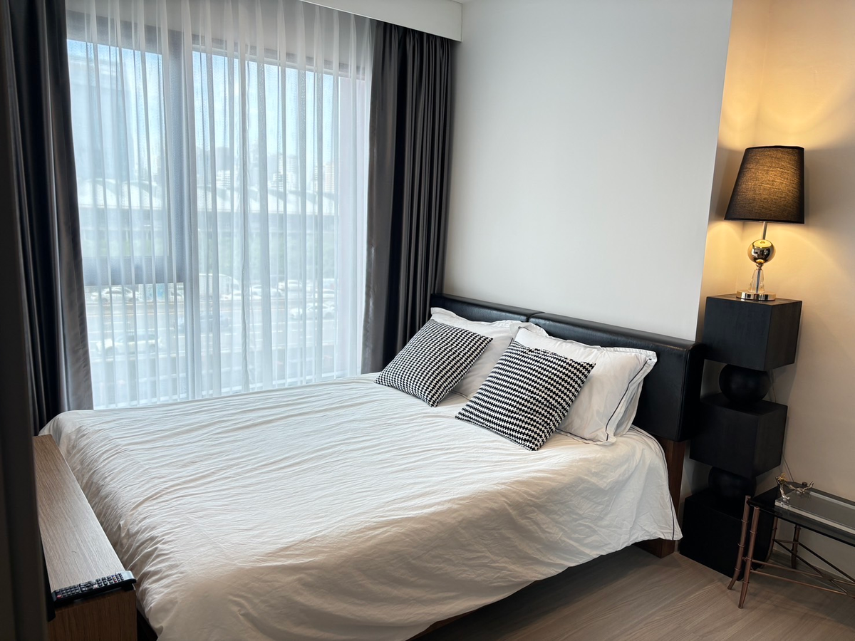 For RentCondoRama9, Petchburi, RCA : Life Asoke Hype, auspicious house number, 5th floor, 7 south, Makkasan garden view, One Bedroom Plus, room size 35 square meters, beautiful view 23,000