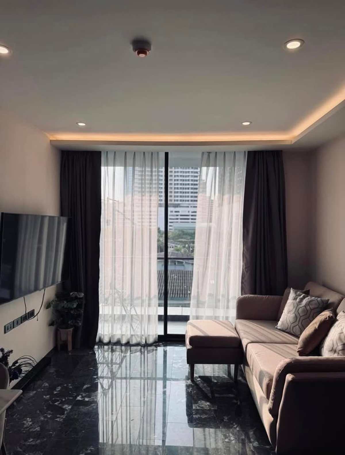 For RentCondoSukhumvit, Asoke, Thonglor : Condo for rent 168 Sukhumvit 36 ​​Low-Rise Japanese Condo, near BTS, Thonglor, a new room, Luxury Segment, genuine marble room with bathtub.