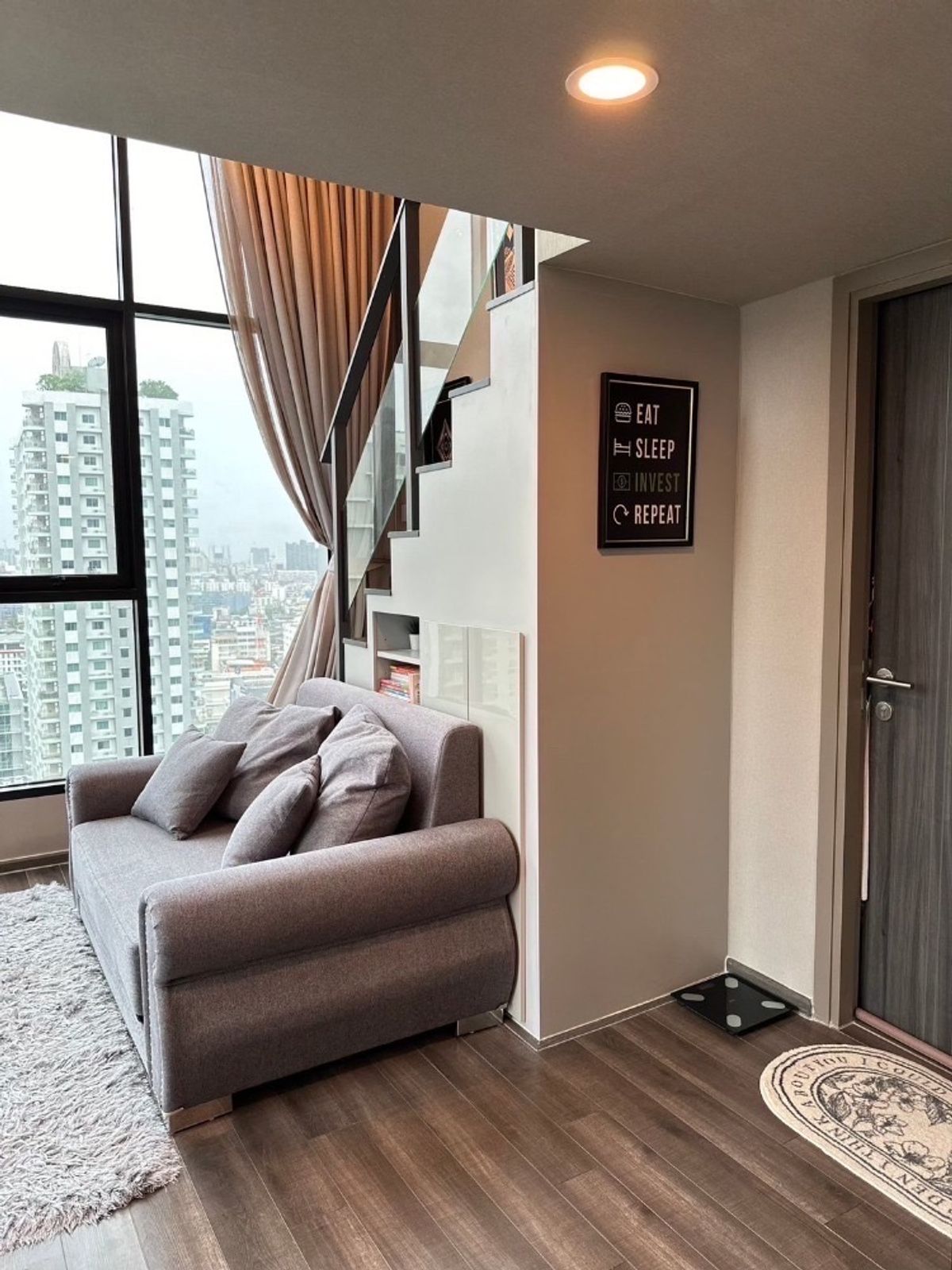 For RentCondoRama9, Petchburi, RCA : 🐦‍🔥 Rent!  Duplex  in the heart of Rama 9, Night Bridge Specification, Rama 9, New, Conner room, High ceiling  4.2 m, 2 Bed, 1 Bath, 45.5 m, 2 sets of Desks 🚝MRT Rama 9