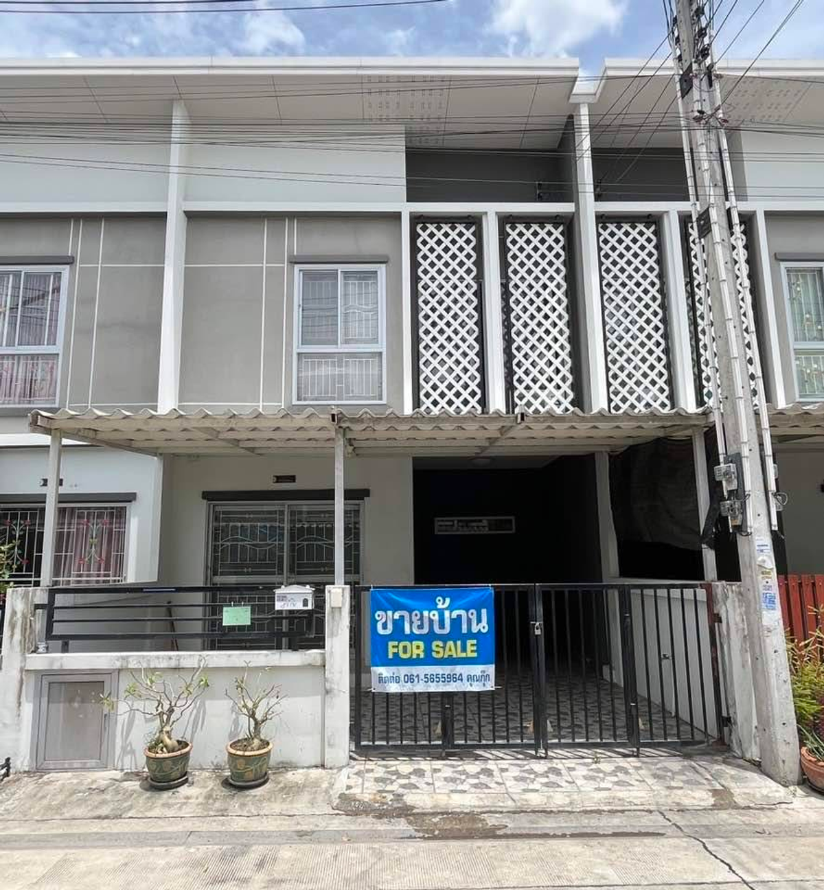 For SaleTownhomePattaya, Bangsaen, Chonburi : Selling very cheap !! 2 -story townhome, Praphatsorn Preseni, Plus One, Phan Thong District, Chon Buri Province, near Robinson Makro Nick