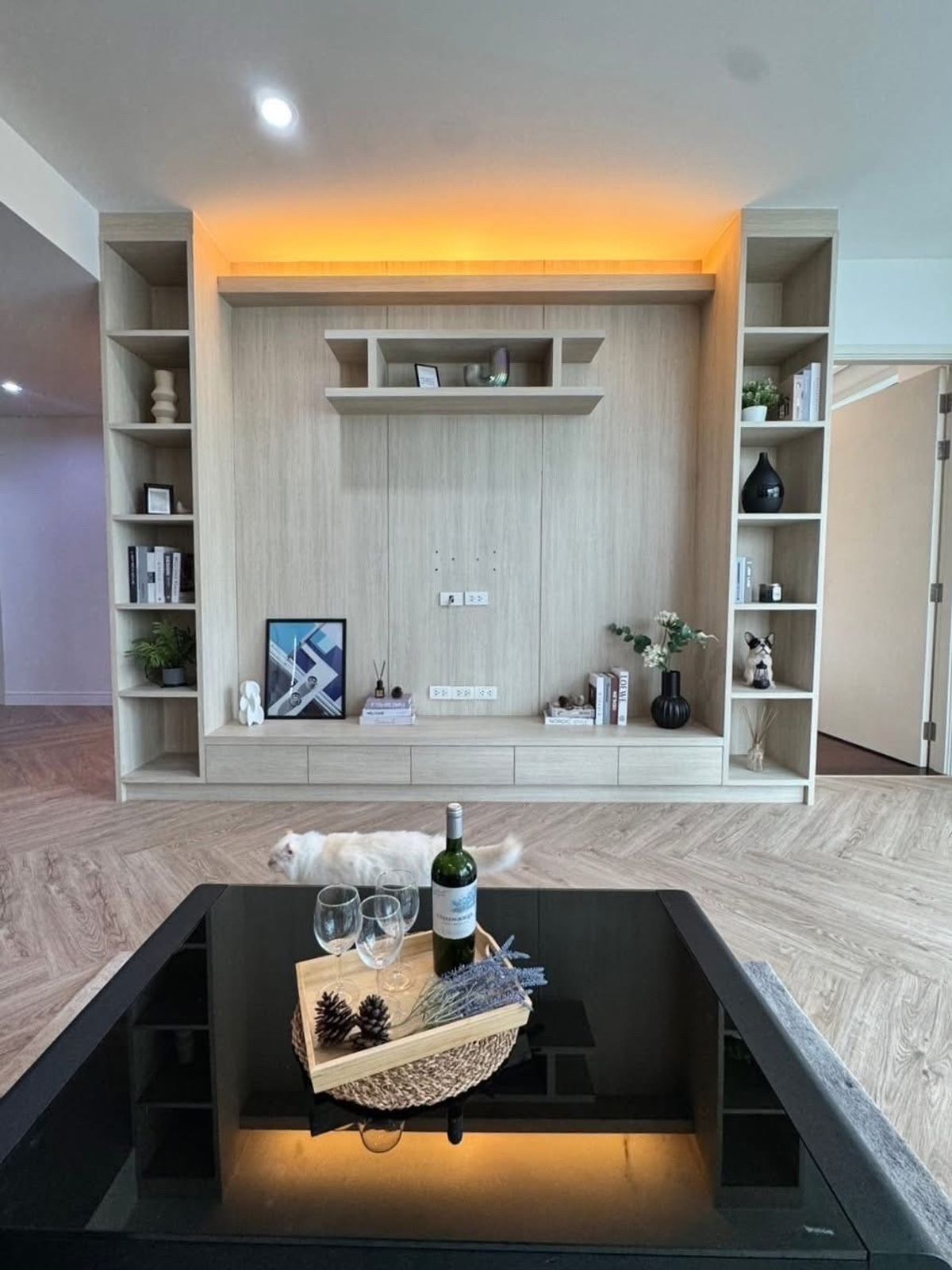 For SaleCondoWitthayu, Chidlom, Langsuan, Ploenchit : Selling Manhattan Chidlom, size 88.80 SQ.M 2 BED 2 Bath, only 10.5 MB. Contact 086-795-9997 (Jimmy).