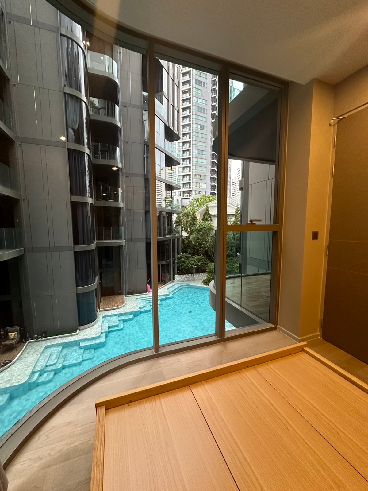 For RentCondoSukhumvit, Asoke, Thonglor : Luxury project for rent, small number of unit in the alley, quiet Like staying in the middle of the city in just 2 minutes from BTS with Phongpong and Emquartier