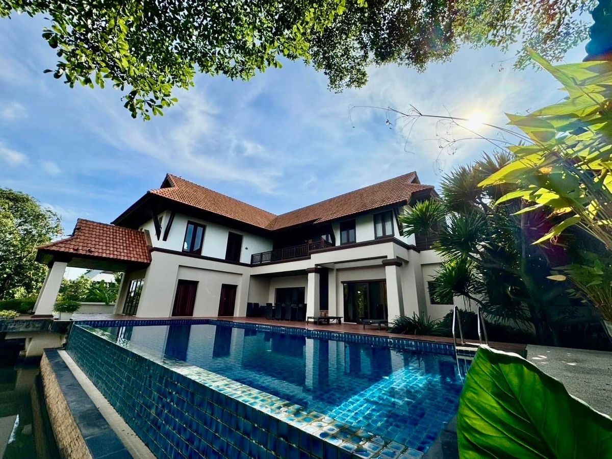 For SaleHouseLadkrabang, Suwannaphum Airport : 🎉 Sell luxury houses, waterfront, resort, owner, own ✨ 2 rai (4 bedrooms, 5 bathrooms) for sale only 35 million baht. Interested. Contact ✅ 𝐋𝐢𝐧𝐞: @𝐬𝐚𝐧𝐡𝐚𝐩𝐫𝐨𝐩𝐞𝐫𝐭𝐲