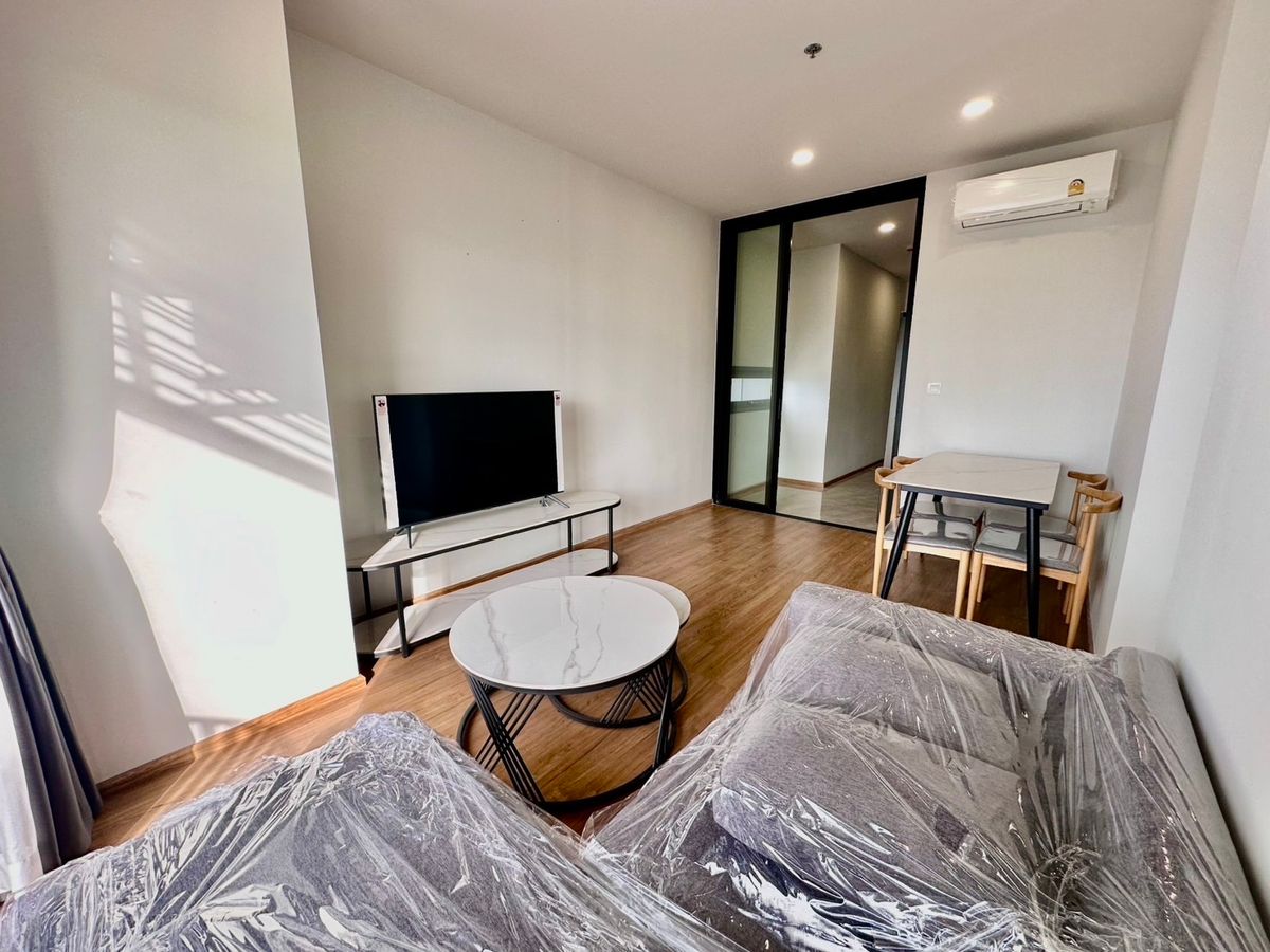 For RentCondoRama9, Petchburi, RCA : 🌿 Phetchaburi-Thonglor Clear Rent 🌿 High class The view of the city is very beautiful, size 54 sqm (2Bed 2Bath) Fully Furnished ▫️ There are many rooms to watch.