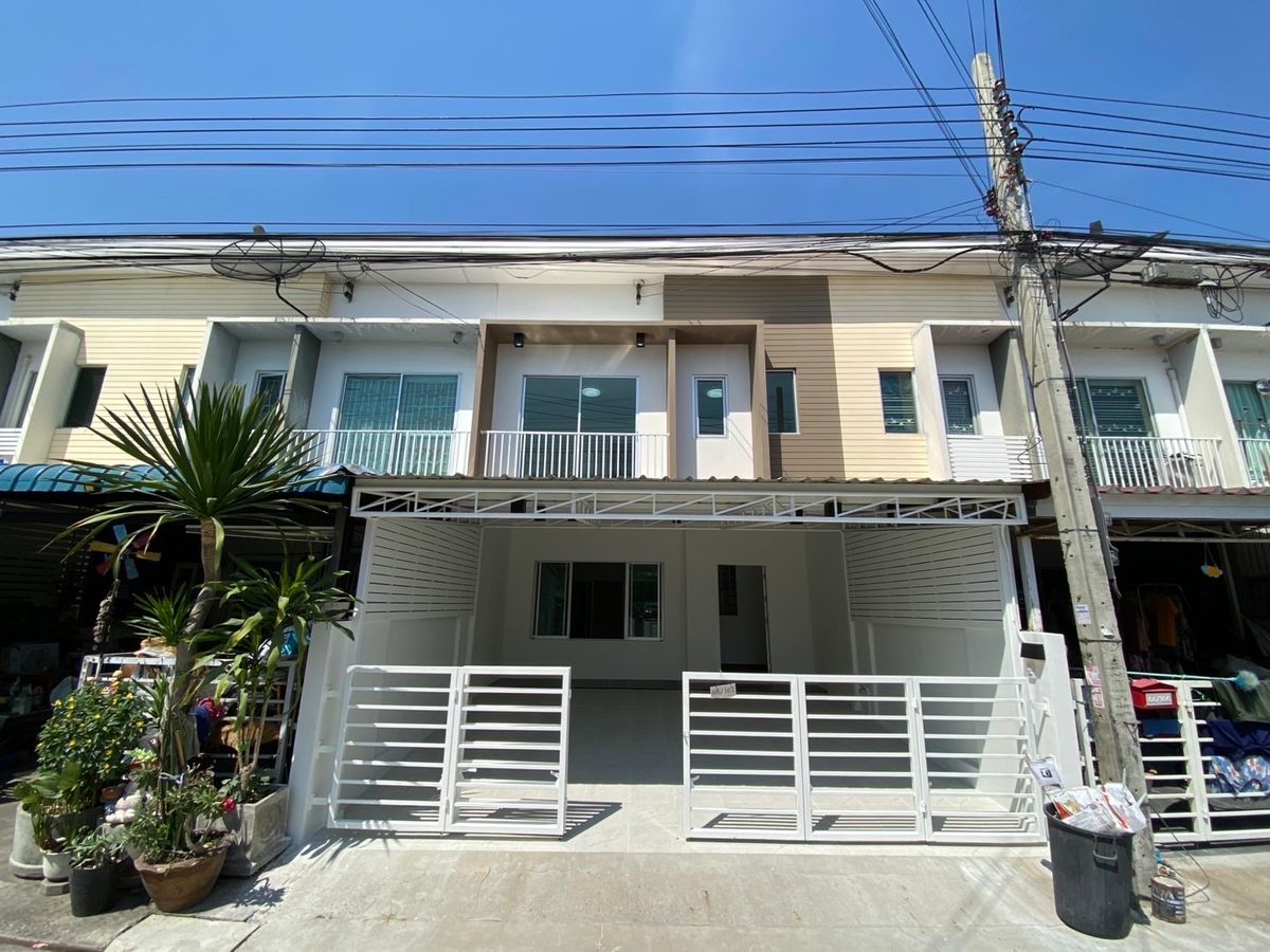 For SaleTownhomeLadkrabang, Suwannaphum Airport : Cheap !! Two -story townhouse, new renovation