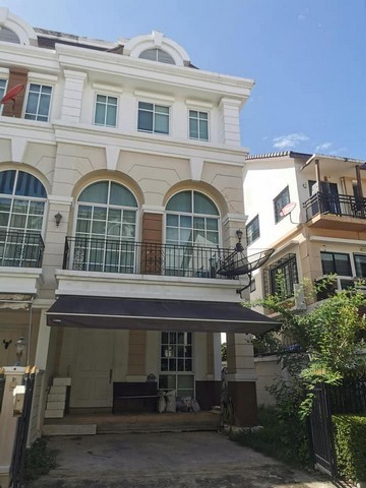 For RentTownhomeRamkhamhaeng, Hua Mak : Rent 3 -story townhome After the Plus City Park Project corner, Hua Mak Rd., Soi Ramkhamhaeng 24 with a new road. Krungthep Kreetha-Romklao And Soi Rama 9 57