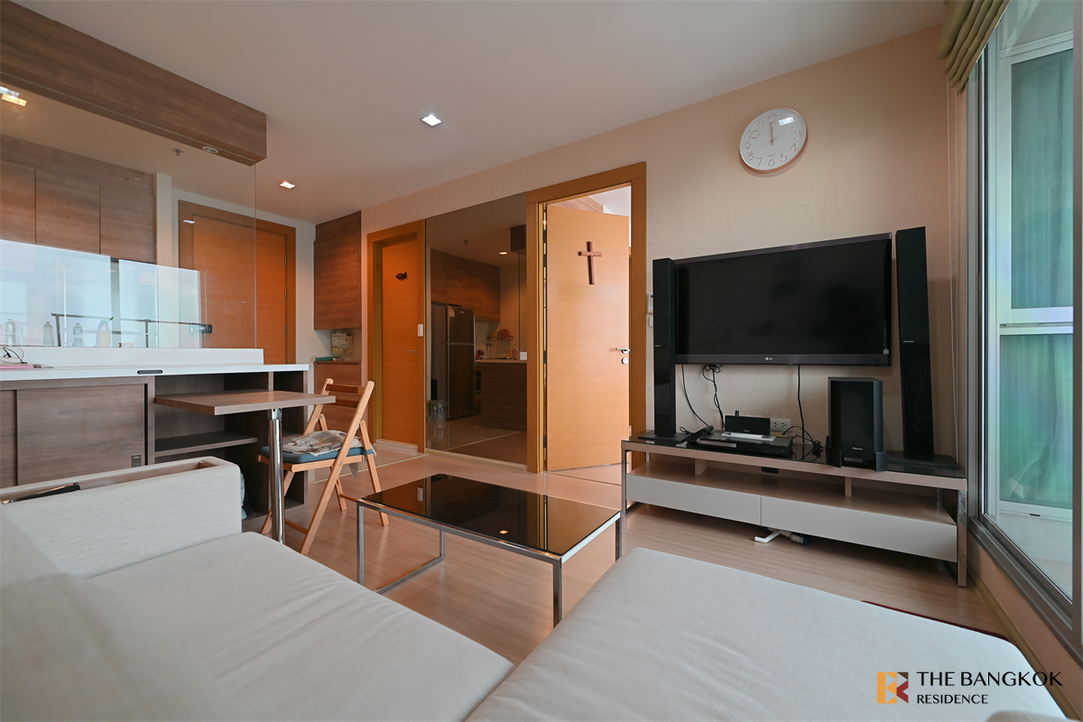 ขายคอนโดรัชดา ห้วยขวาง : Rhythm Ratchada-Huaikwang - 1B1B / 46 Sq.m. / High floor 30+ / near MRT / just price 5 MB - by Loft